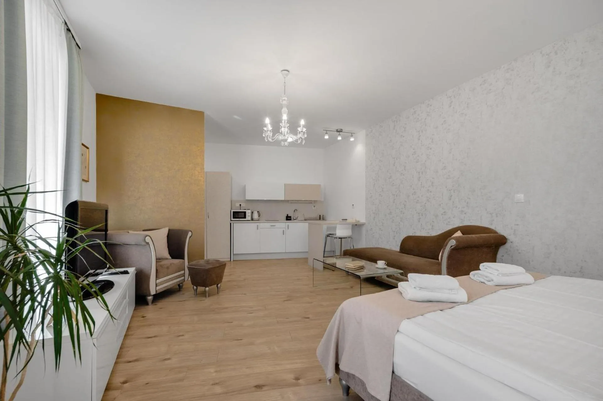 Living room, Bed in Garni Hotel VIRGO