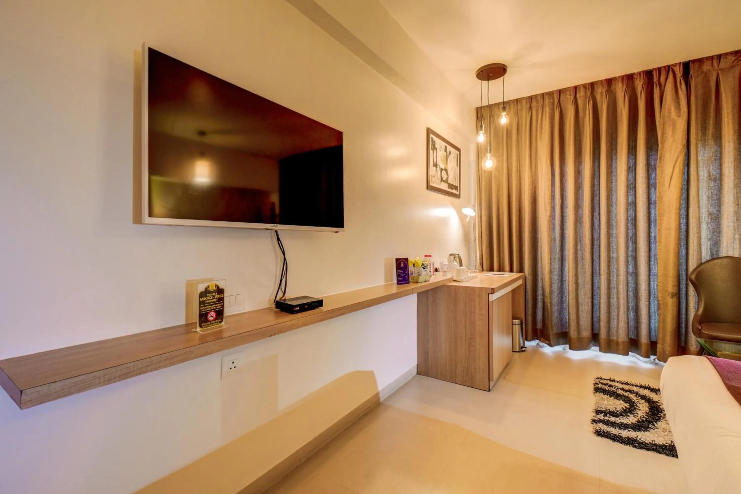 TV and multimedia in The SSK Solitaire Hotel & Banquets