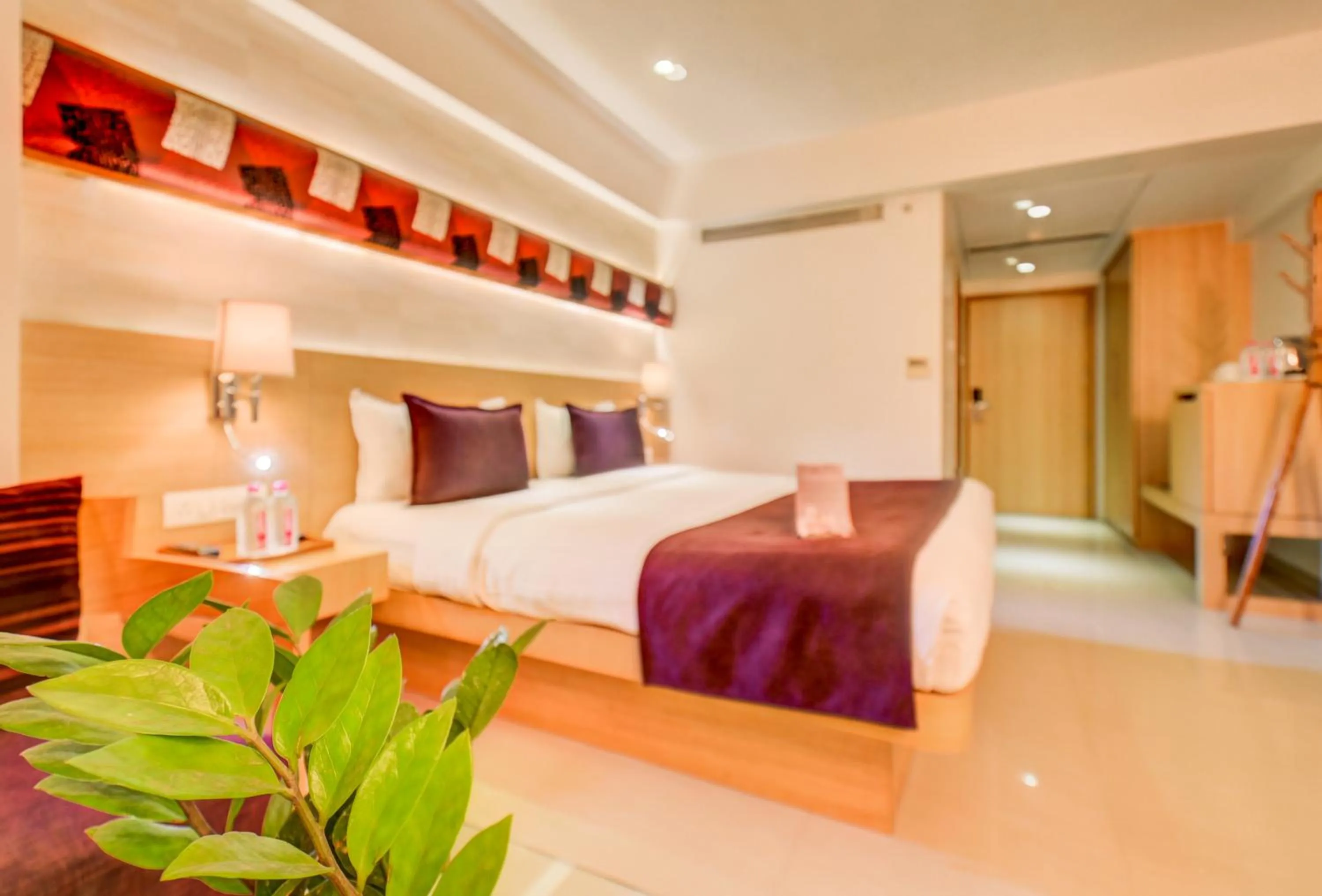 Bed in The SSK Solitaire Hotel & Banquets