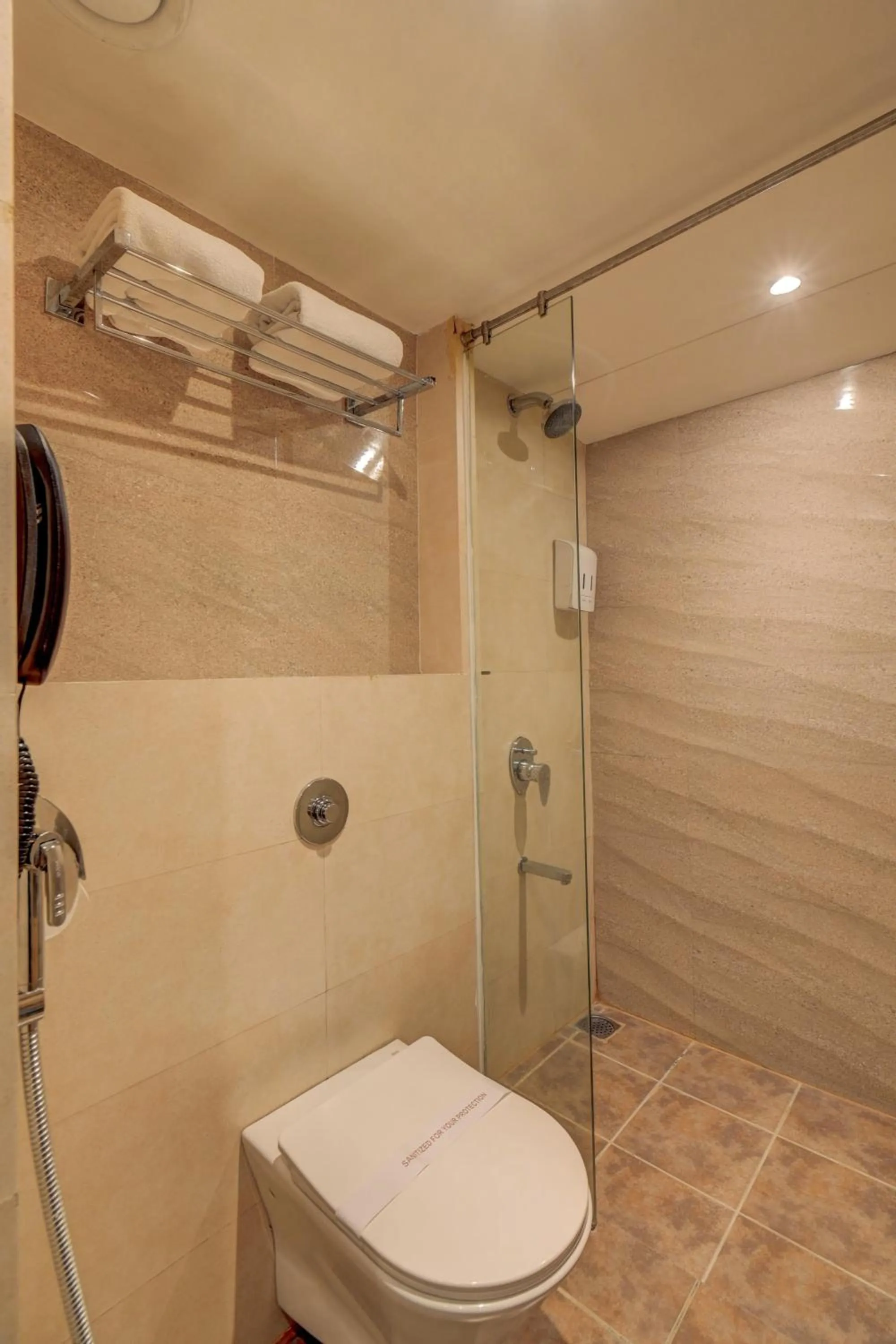 Shower in The SSK Solitaire Hotel & Banquets