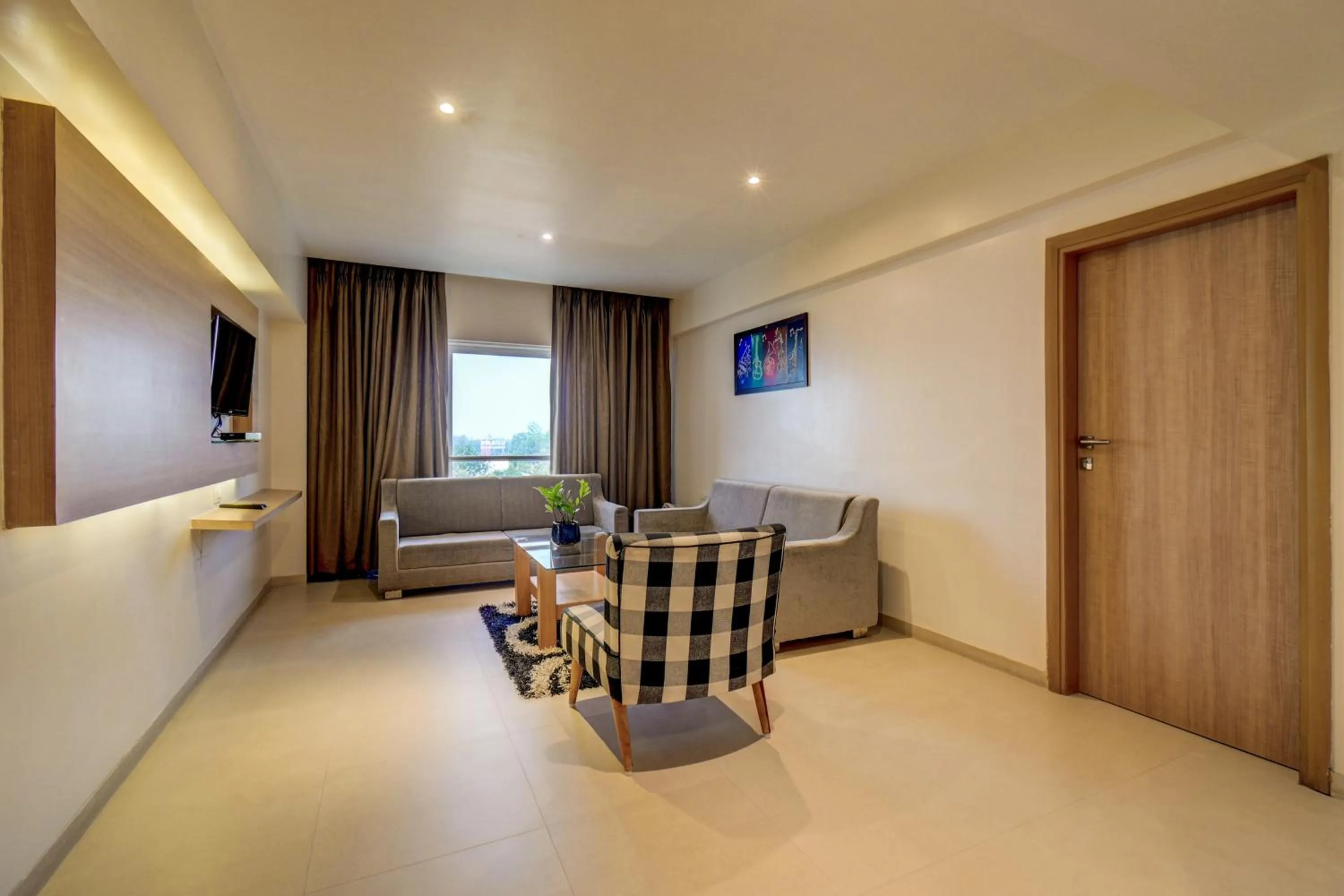 Communal lounge/ TV room in The SSK Solitaire Hotel & Banquets