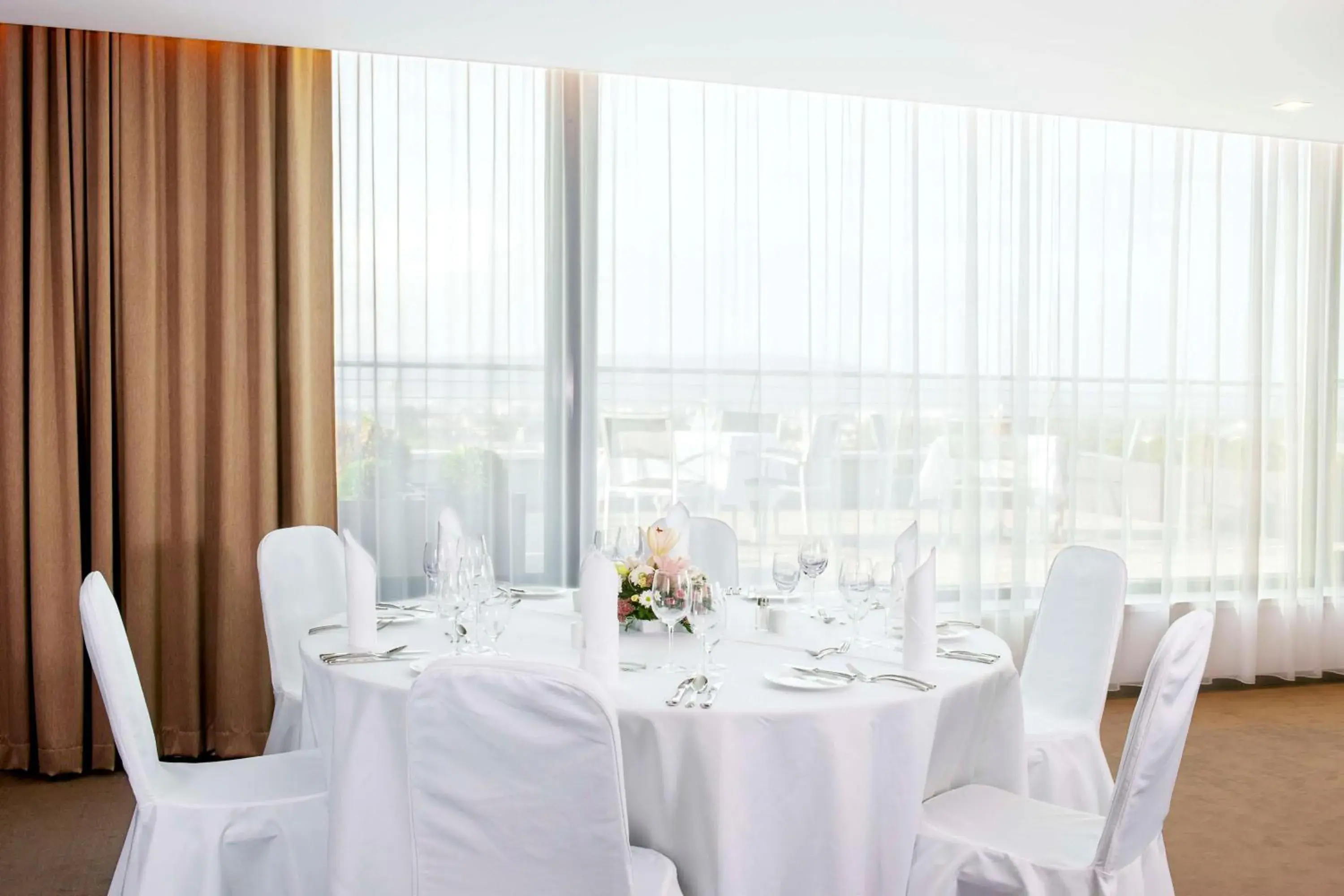 Restaurant/places to eat in NH Bratislava Gate One Restaurant/places to eat in NH Bratislava Gate One