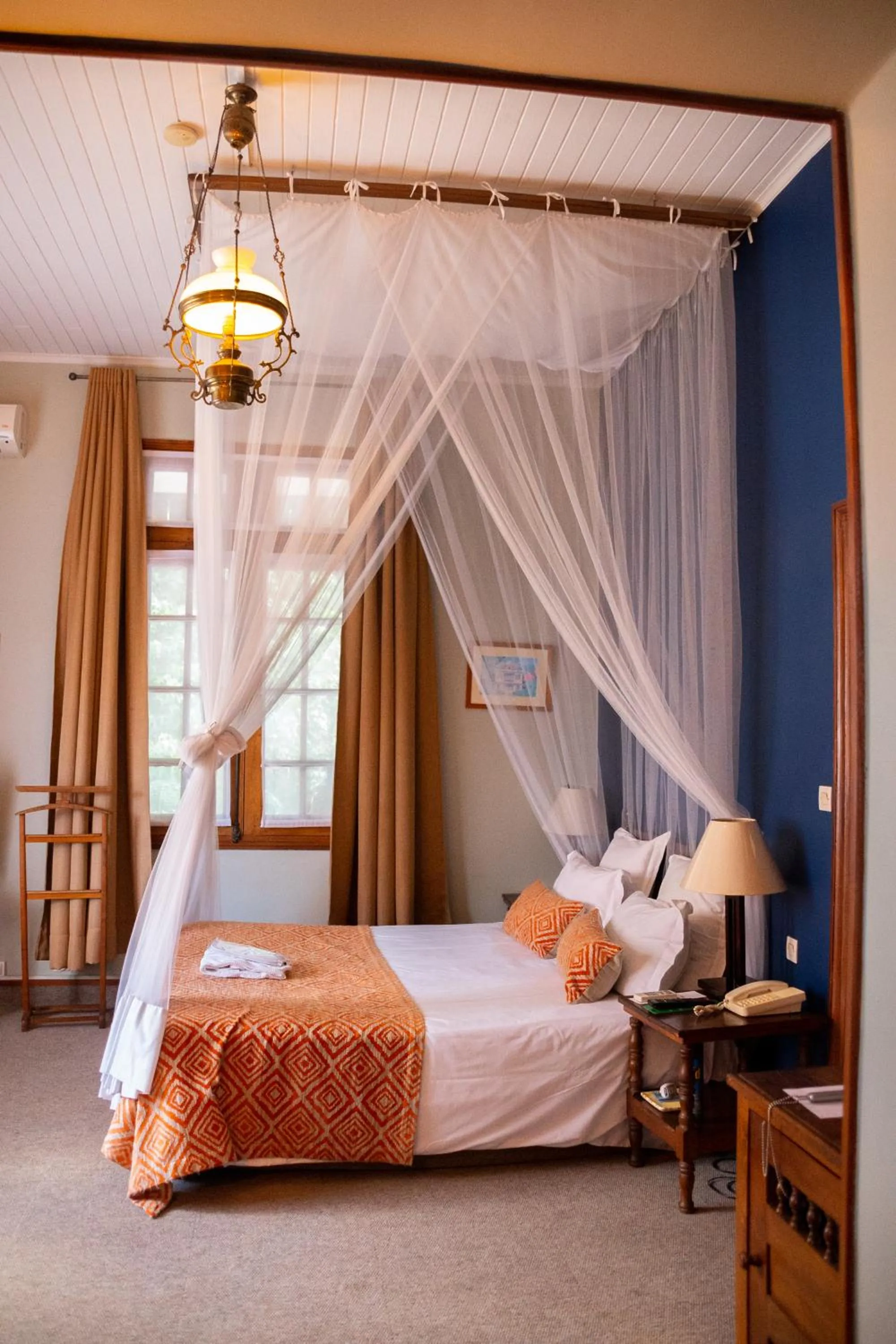 Property building, Bed in La Varangue