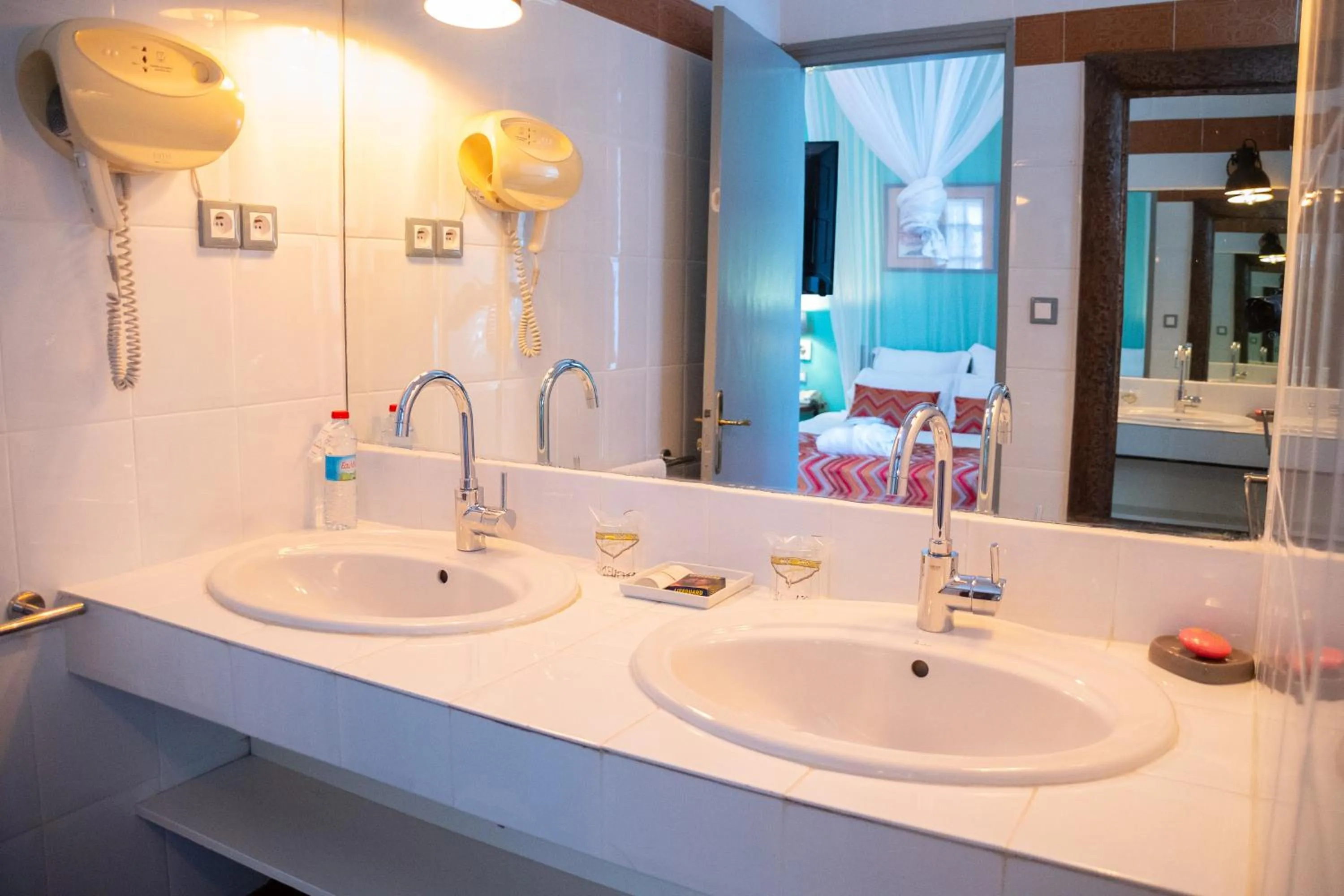 Shower in La Varangue