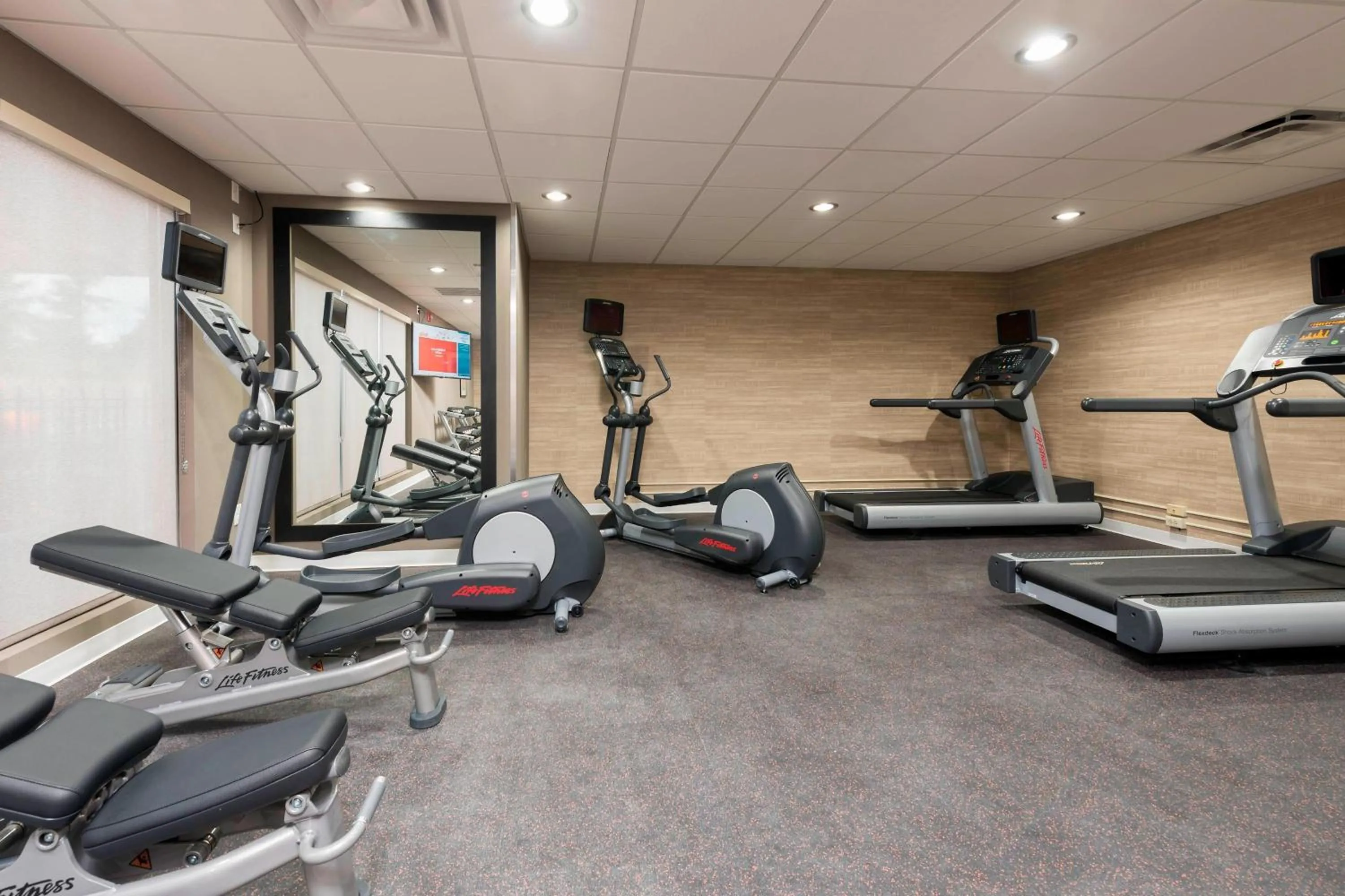 Fitness centre/facilities in TownePlace Suites by Marriott Ontario-Mansfield