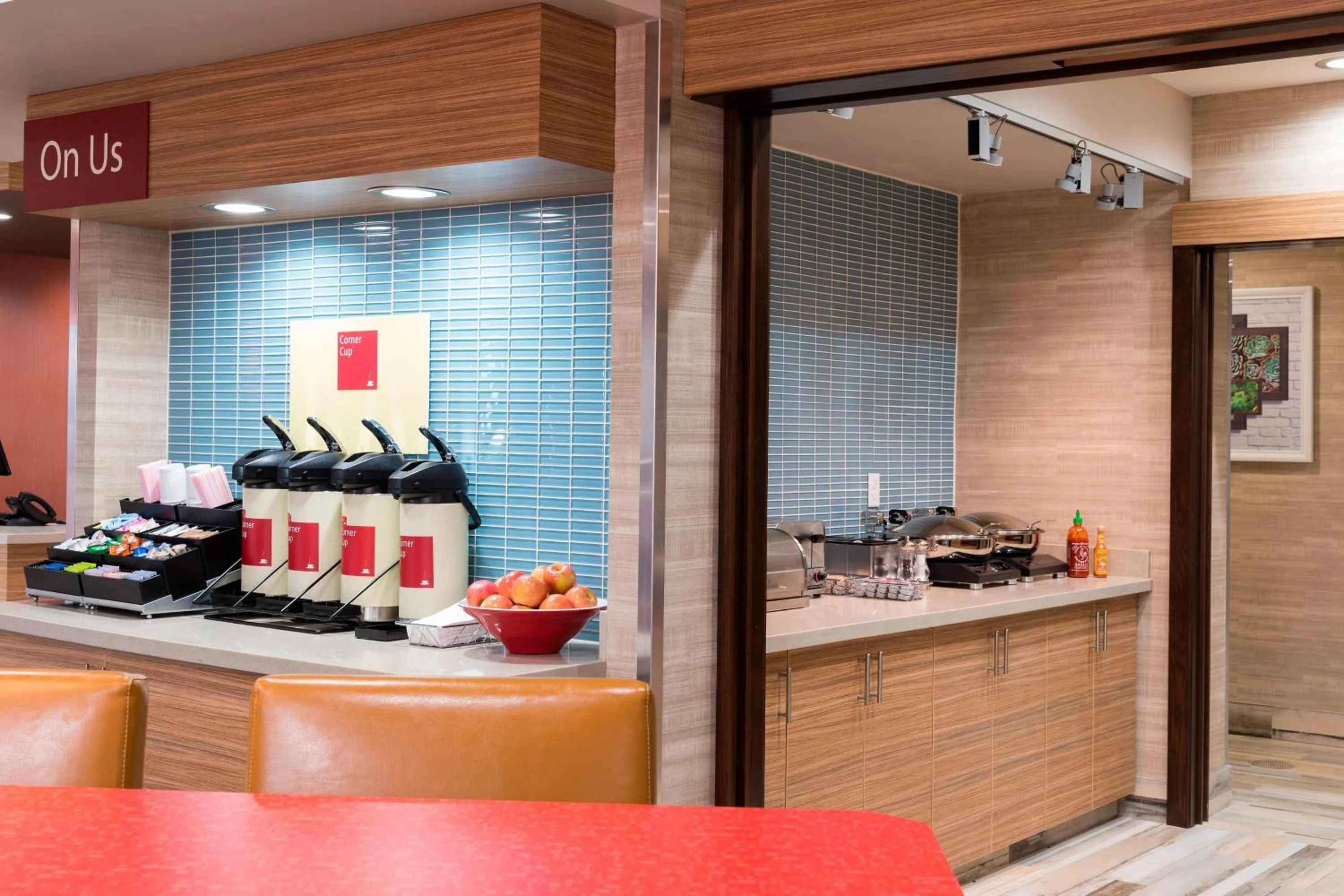 Restaurant/places to eat in TownePlace Suites by Marriott Ontario-Mansfield