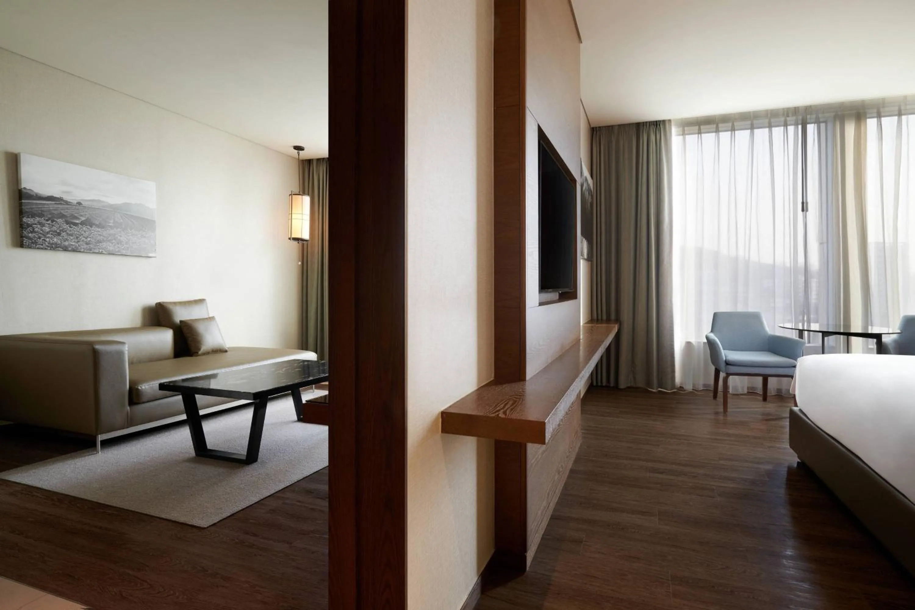 Photo of the whole room, Bed in Courtyard by Marriott Seoul Namdaemun