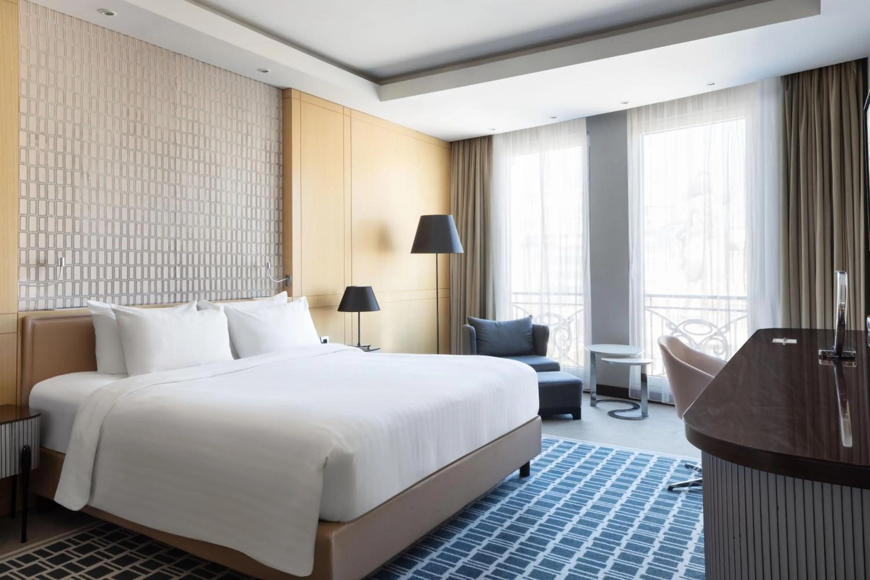 Photo of the whole room, Bed in Skopje Marriott Hotel