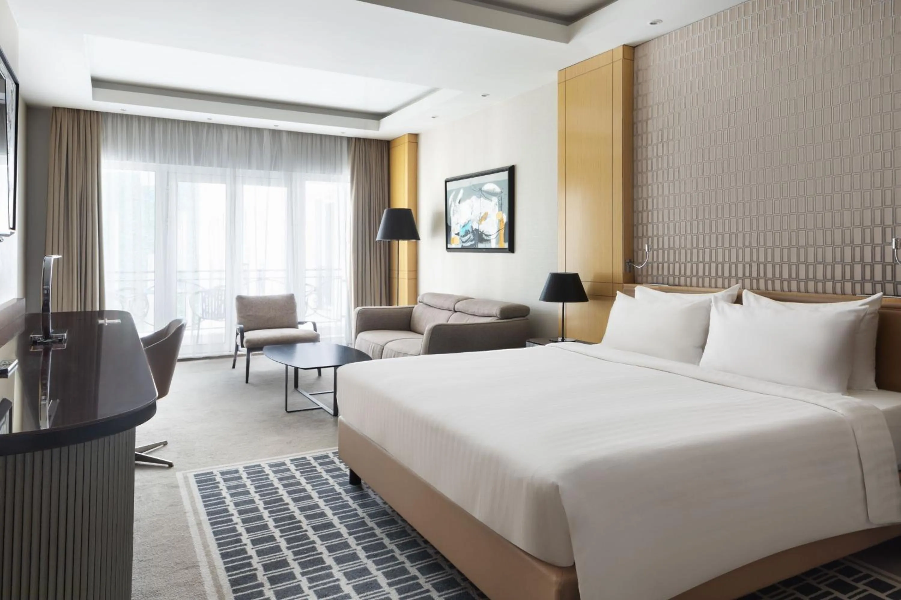 Photo of the whole room, Bed in Skopje Marriott Hotel