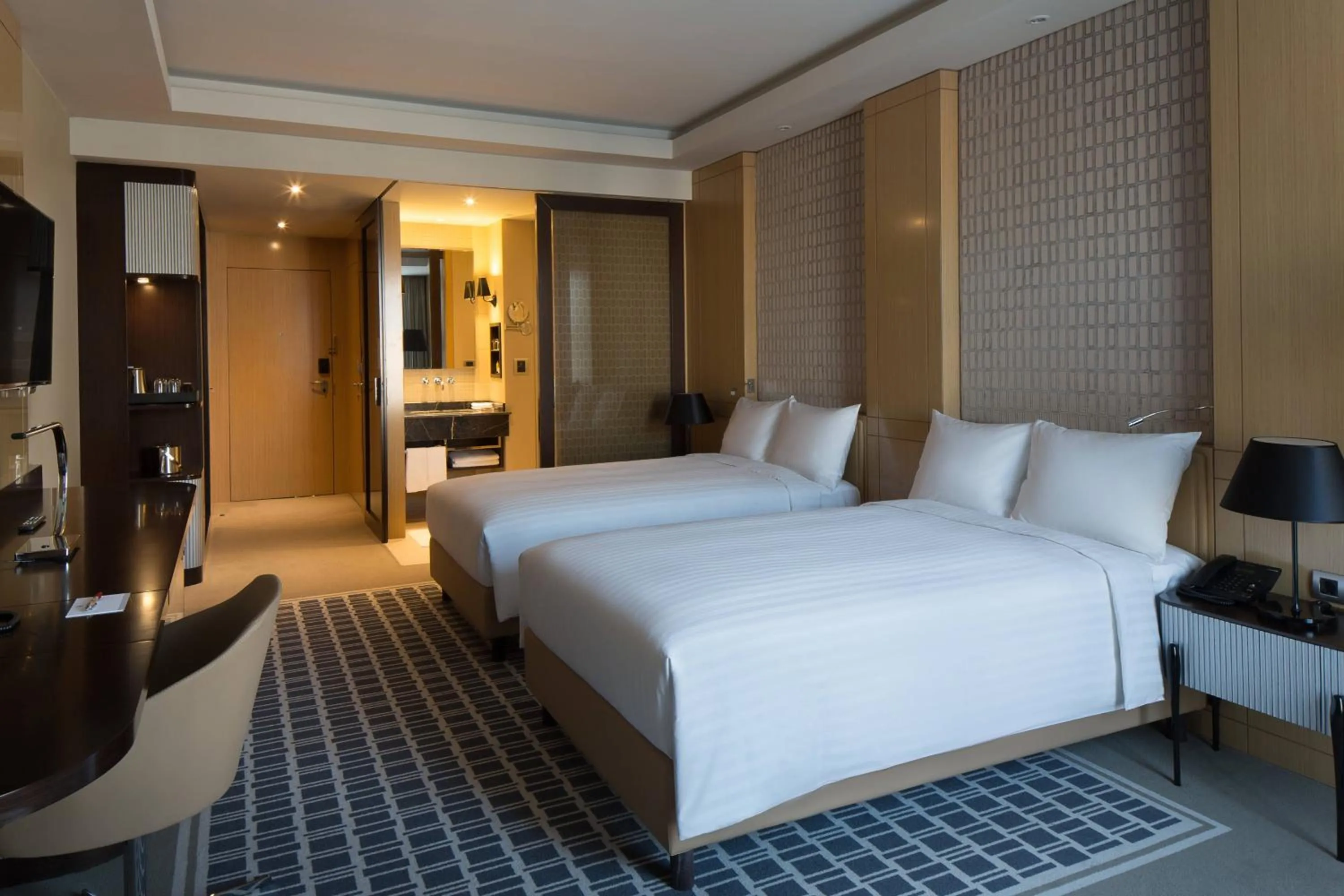 Photo of the whole room, Bed in Skopje Marriott Hotel