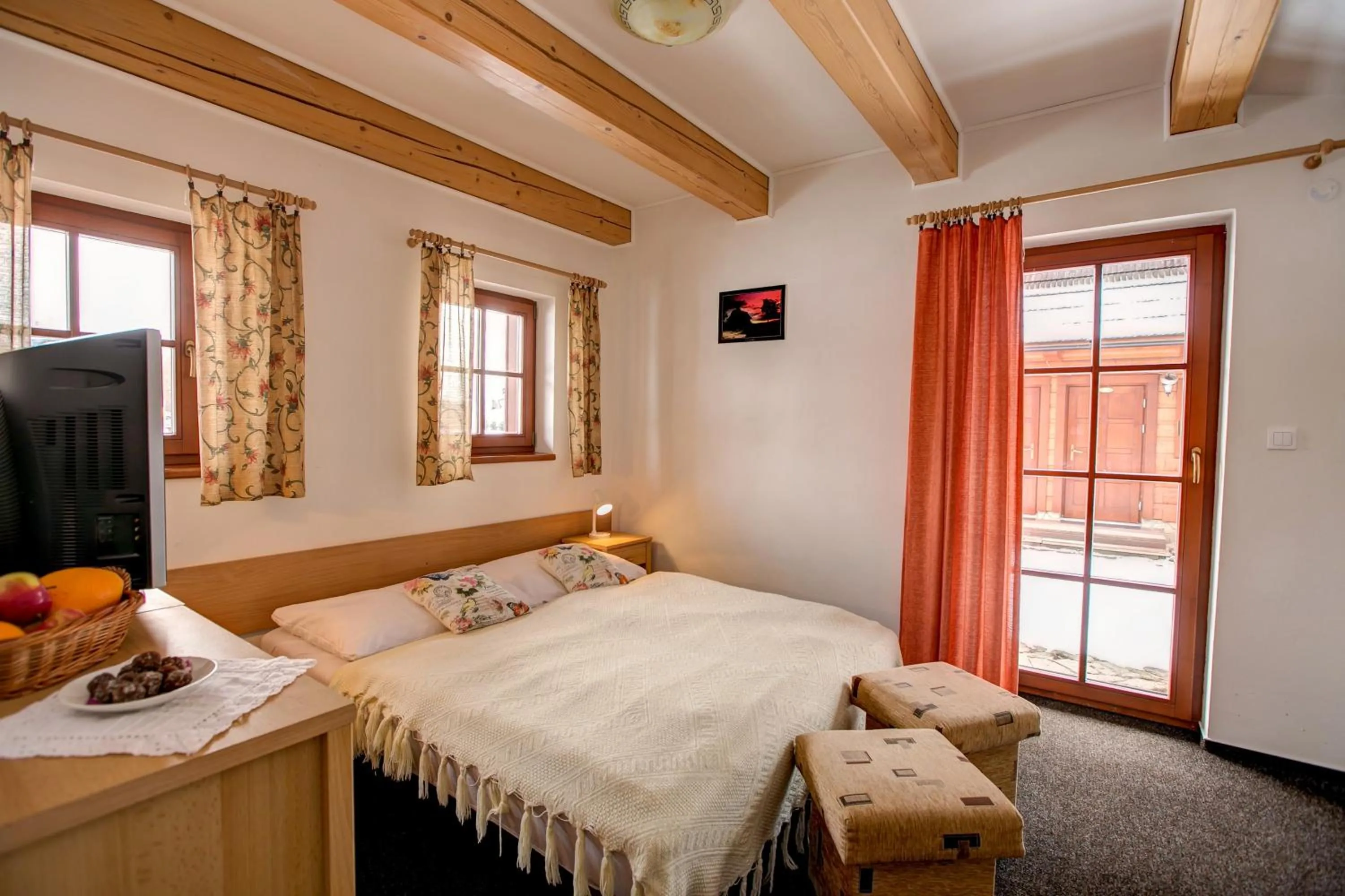 Balcony/Terrace, Bed in Hotel Koliba Greta