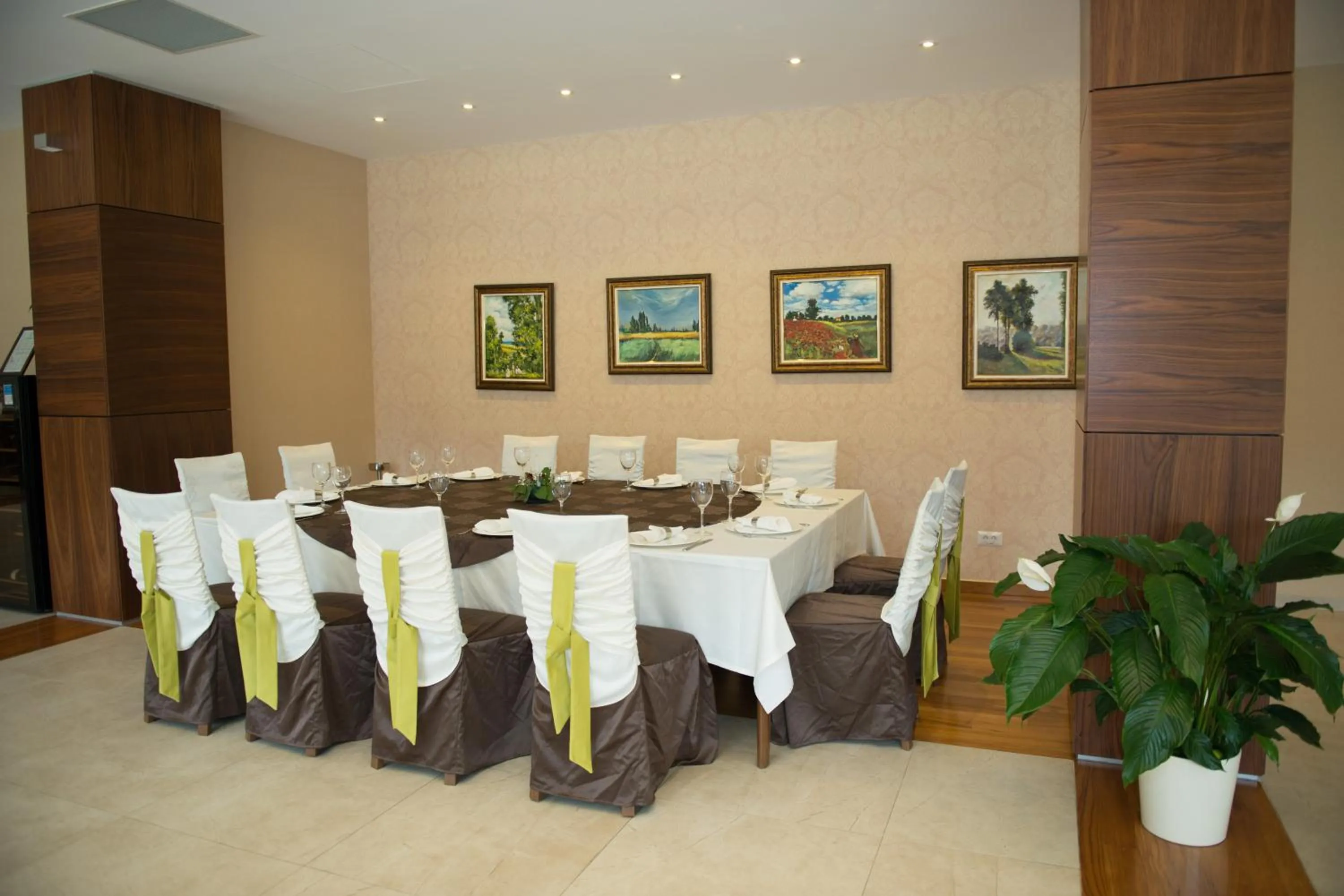 Restaurant/places to eat in Hotel TTS**** Spa&Wellness Covasna