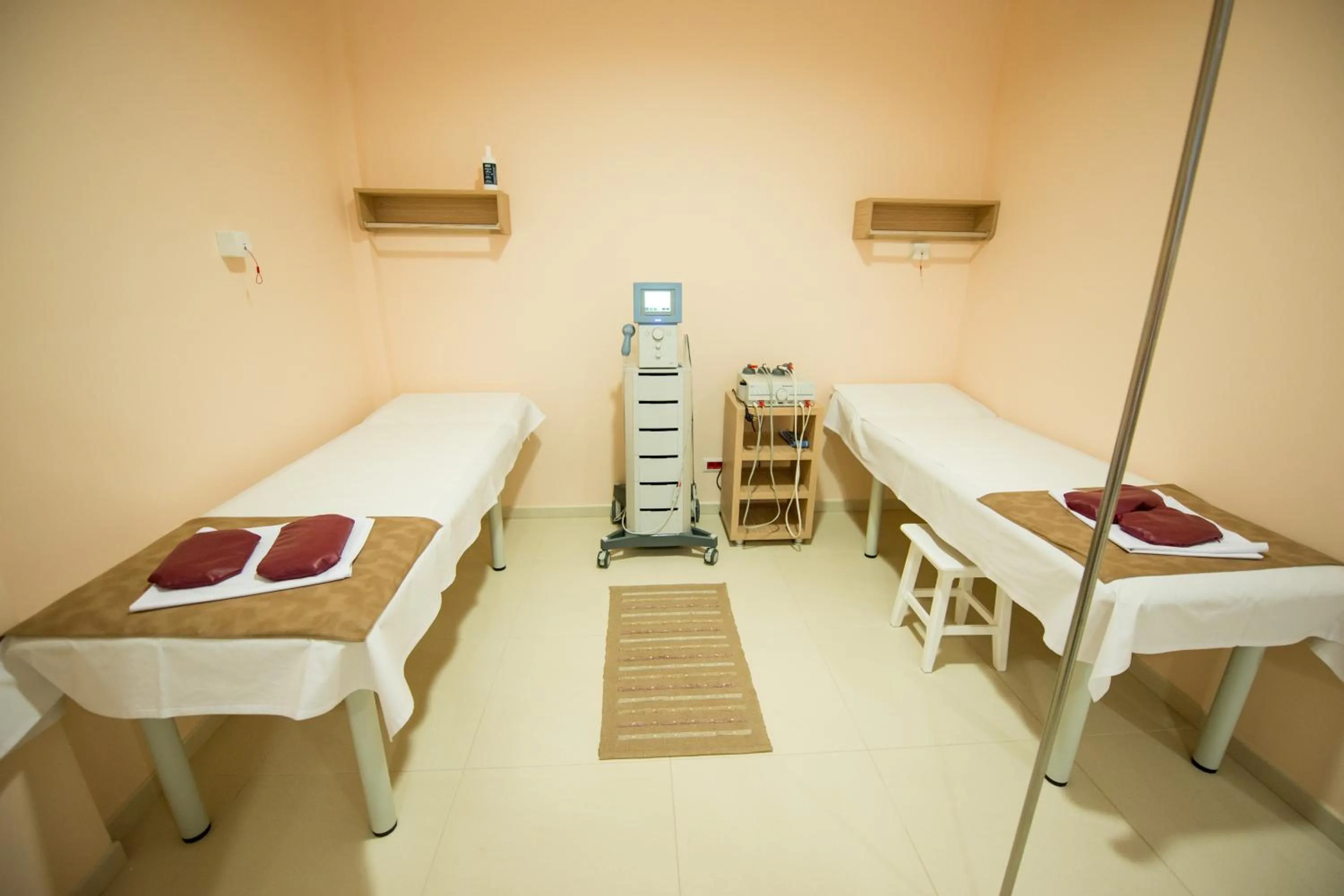 Spa and wellness centre/facilities, Bed in Hotel TTS**** Spa&Wellness Covasna