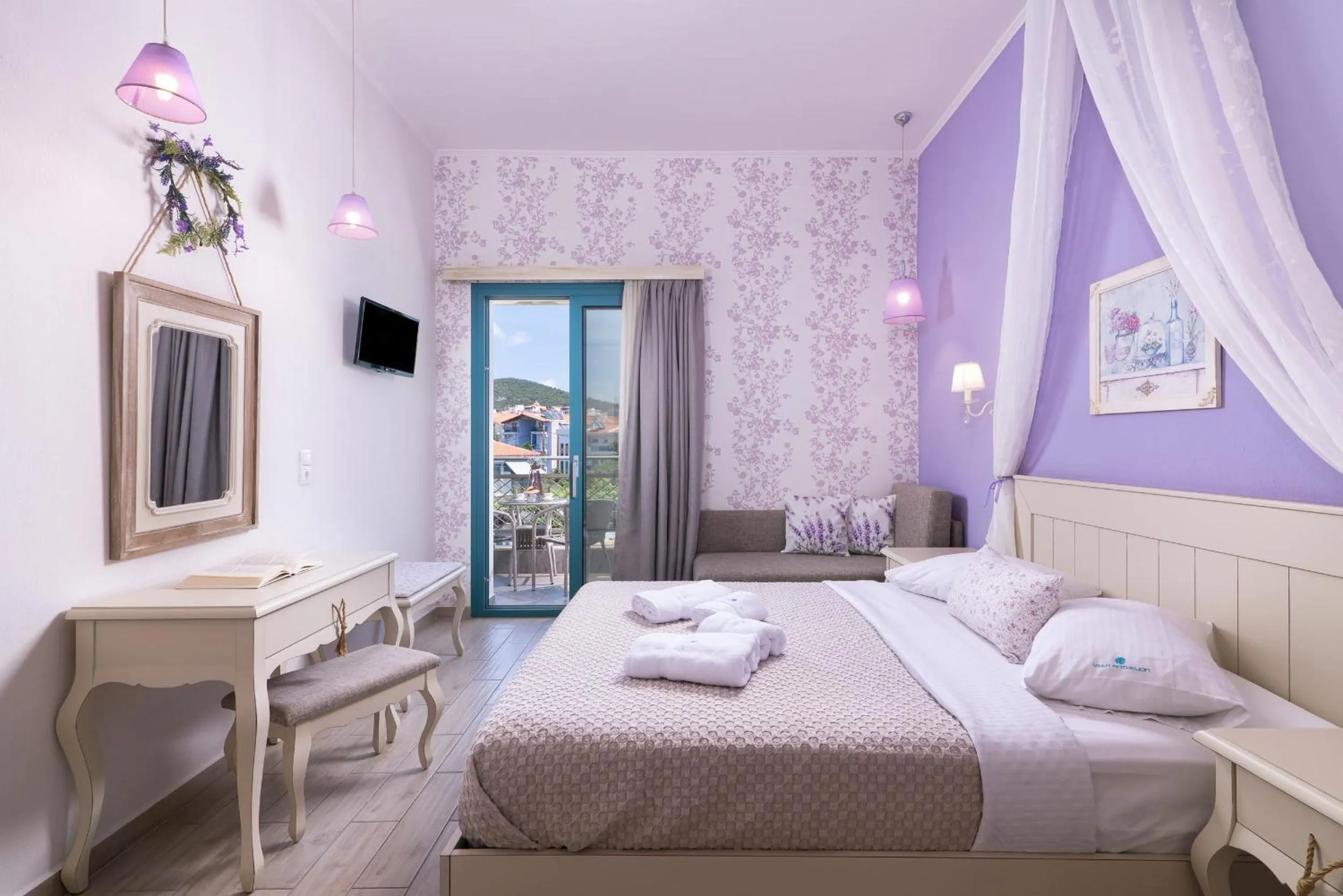 Photo of the whole room, Bed in Villa Anthelion
