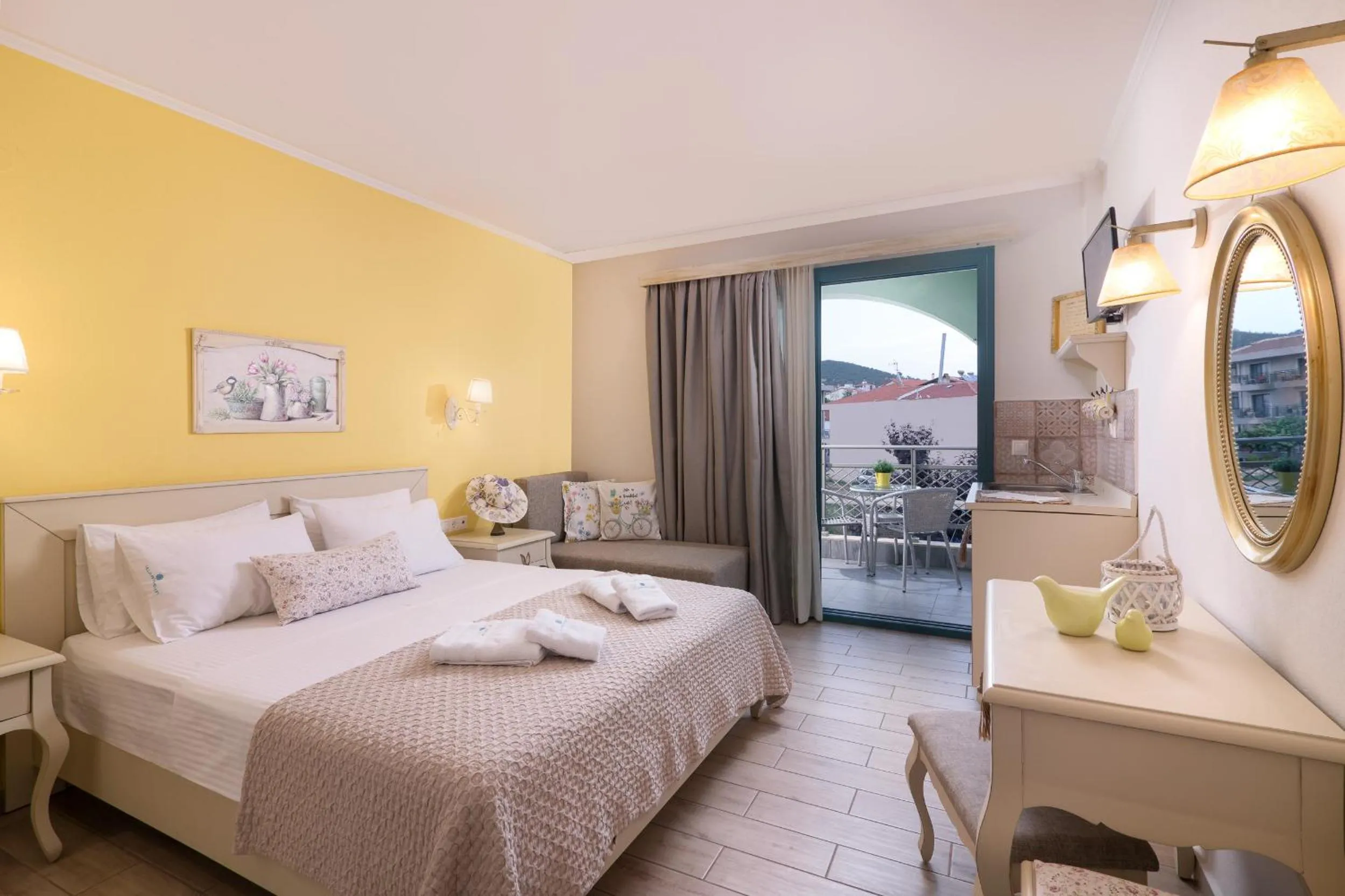 Photo of the whole room, Bed in Villa Anthelion