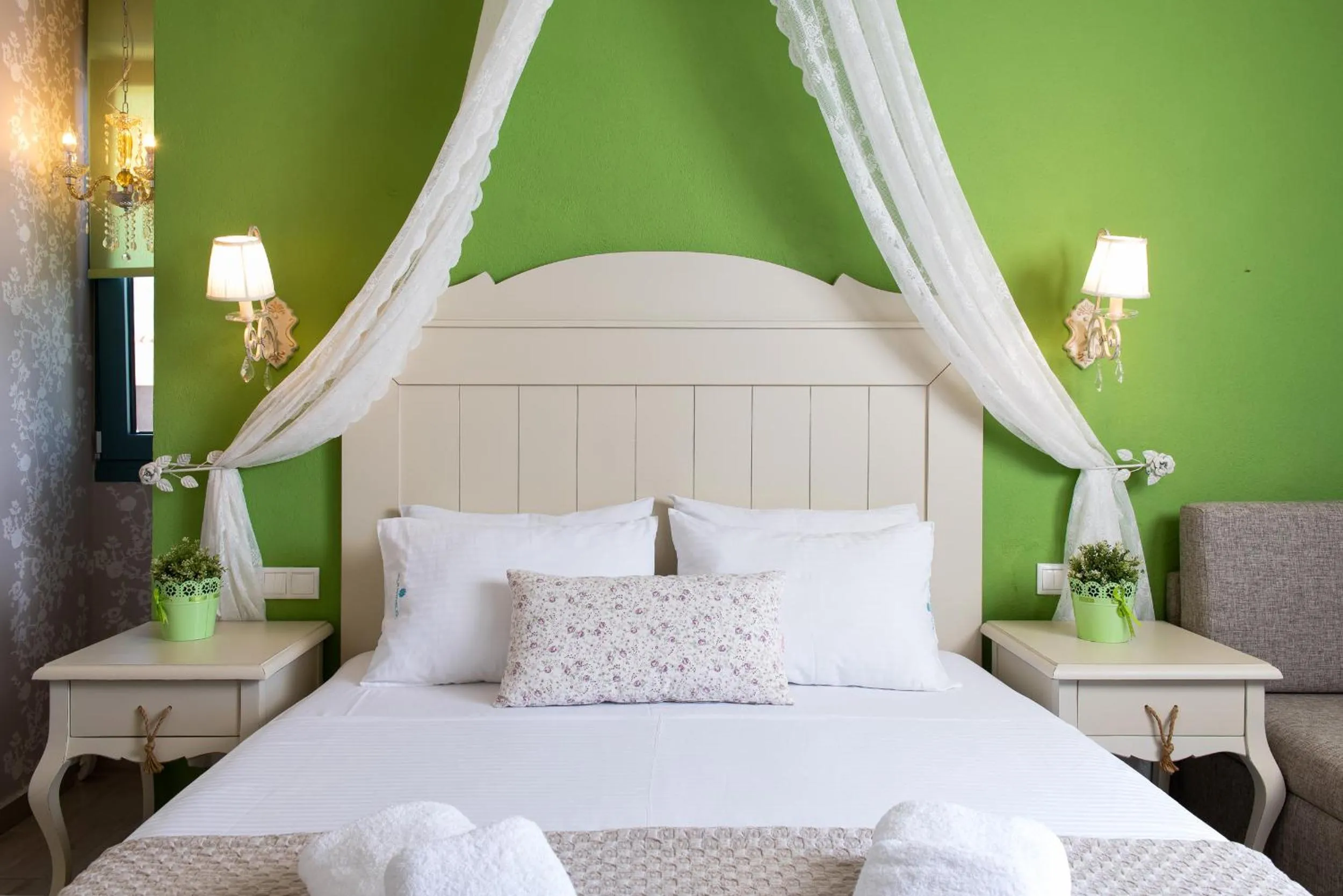 Bed in Villa Anthelion