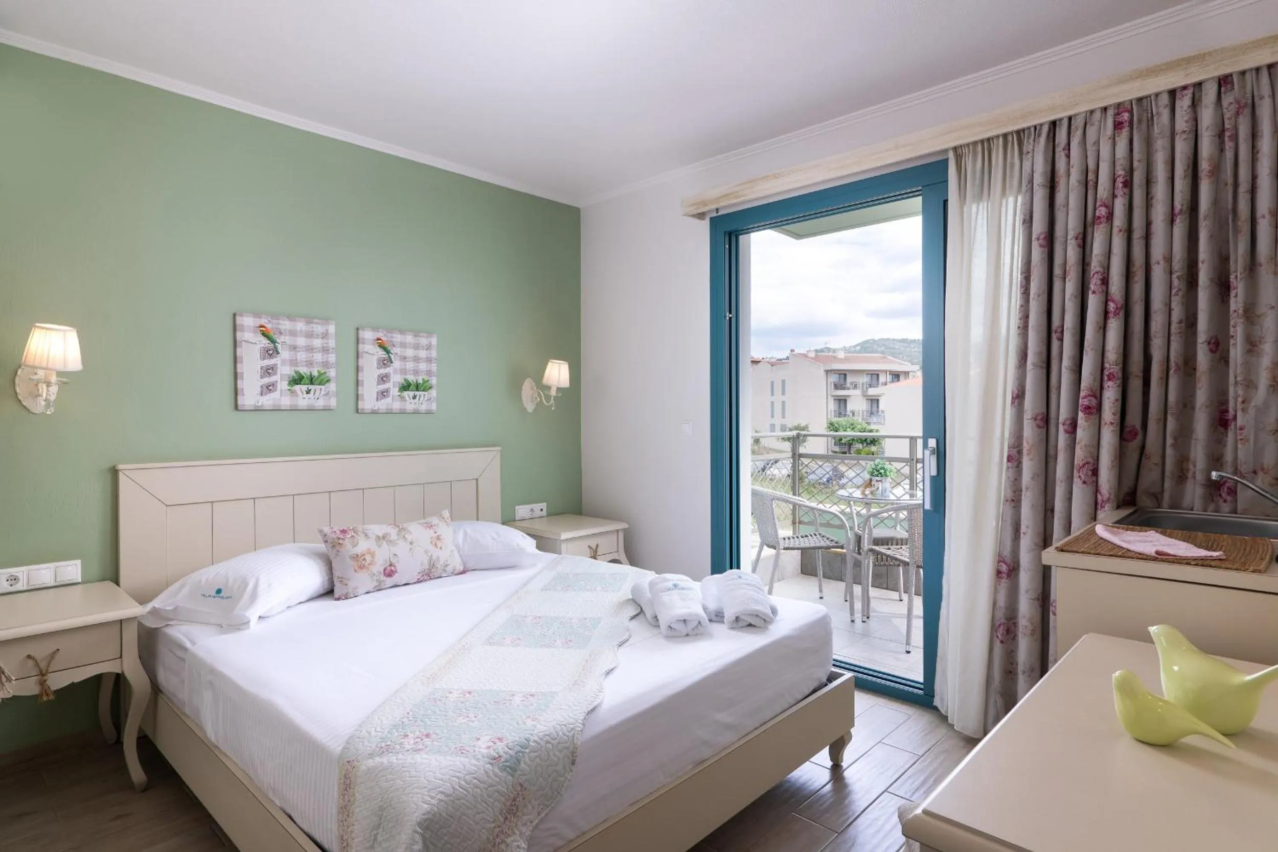 Bed in Villa Anthelion