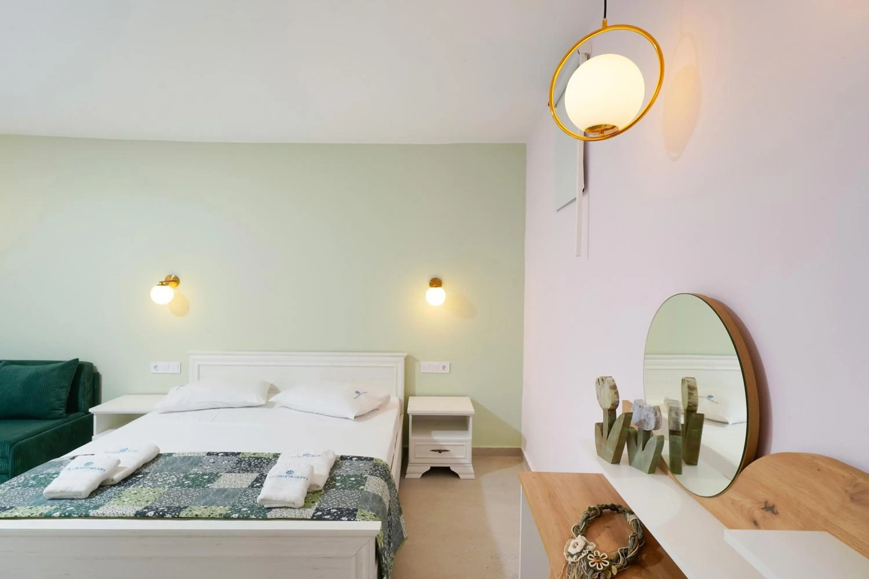 Bed in Villa Anthelion