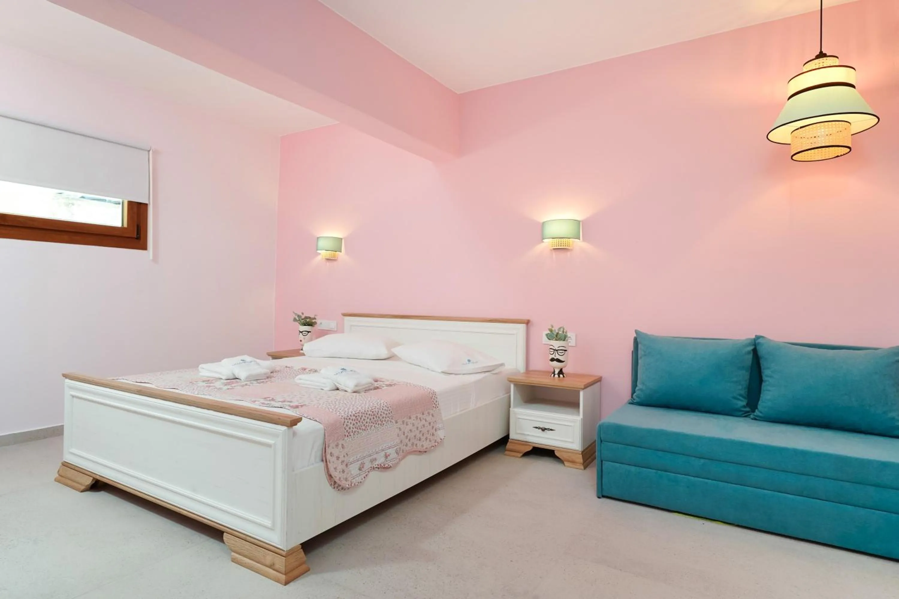 Bed in Villa Anthelion