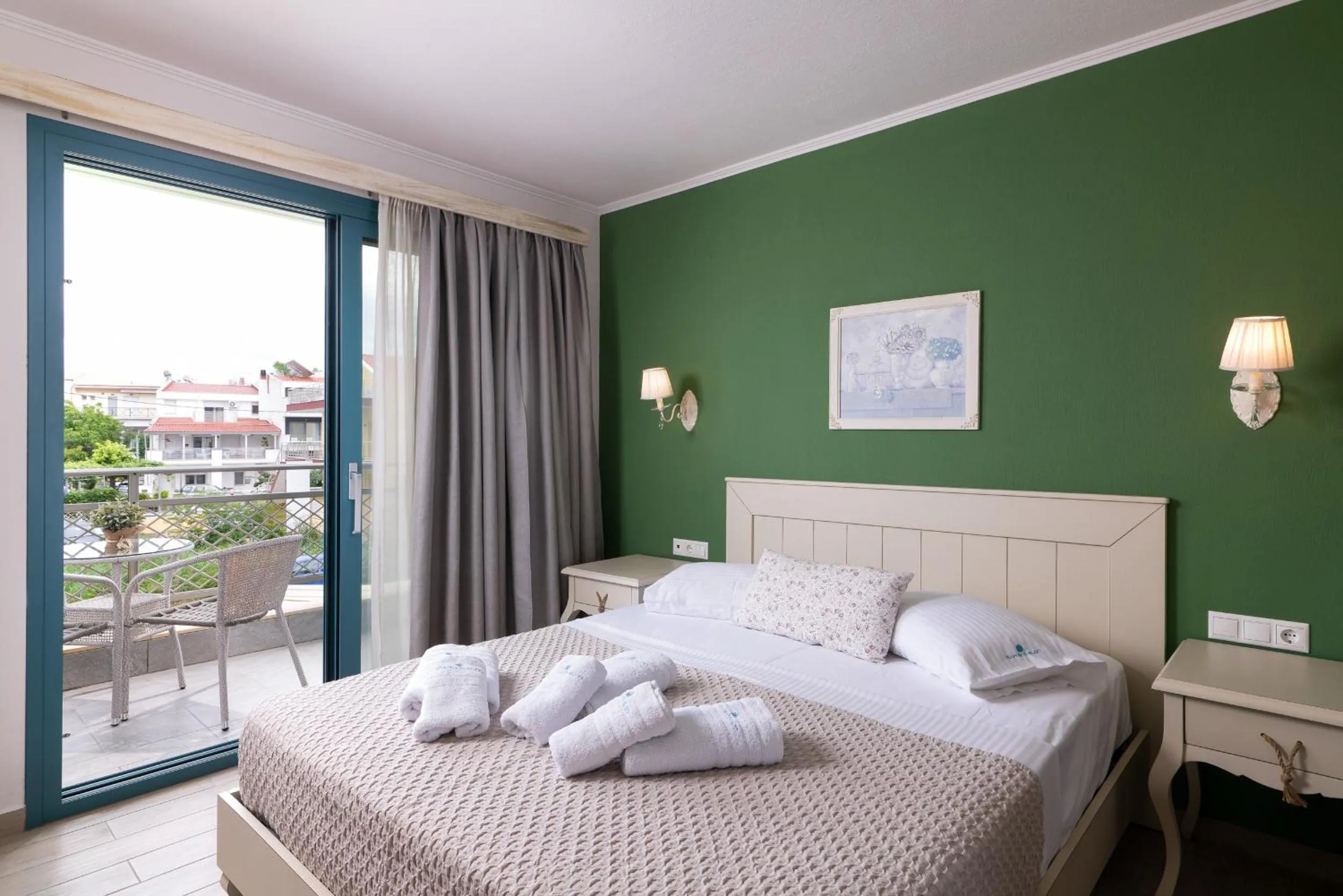 Photo of the whole room, Bed in Villa Anthelion
