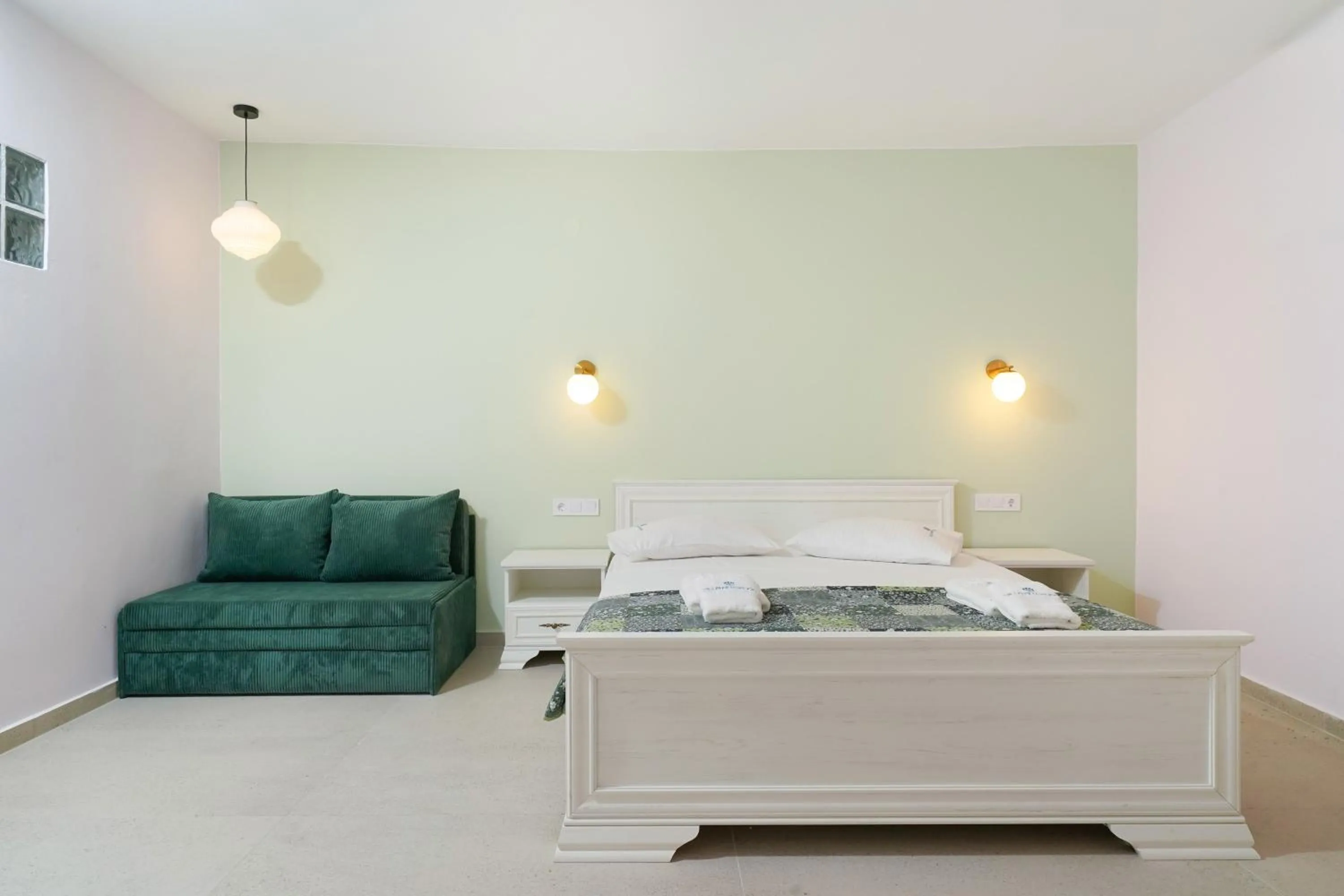 Bed in Villa Anthelion