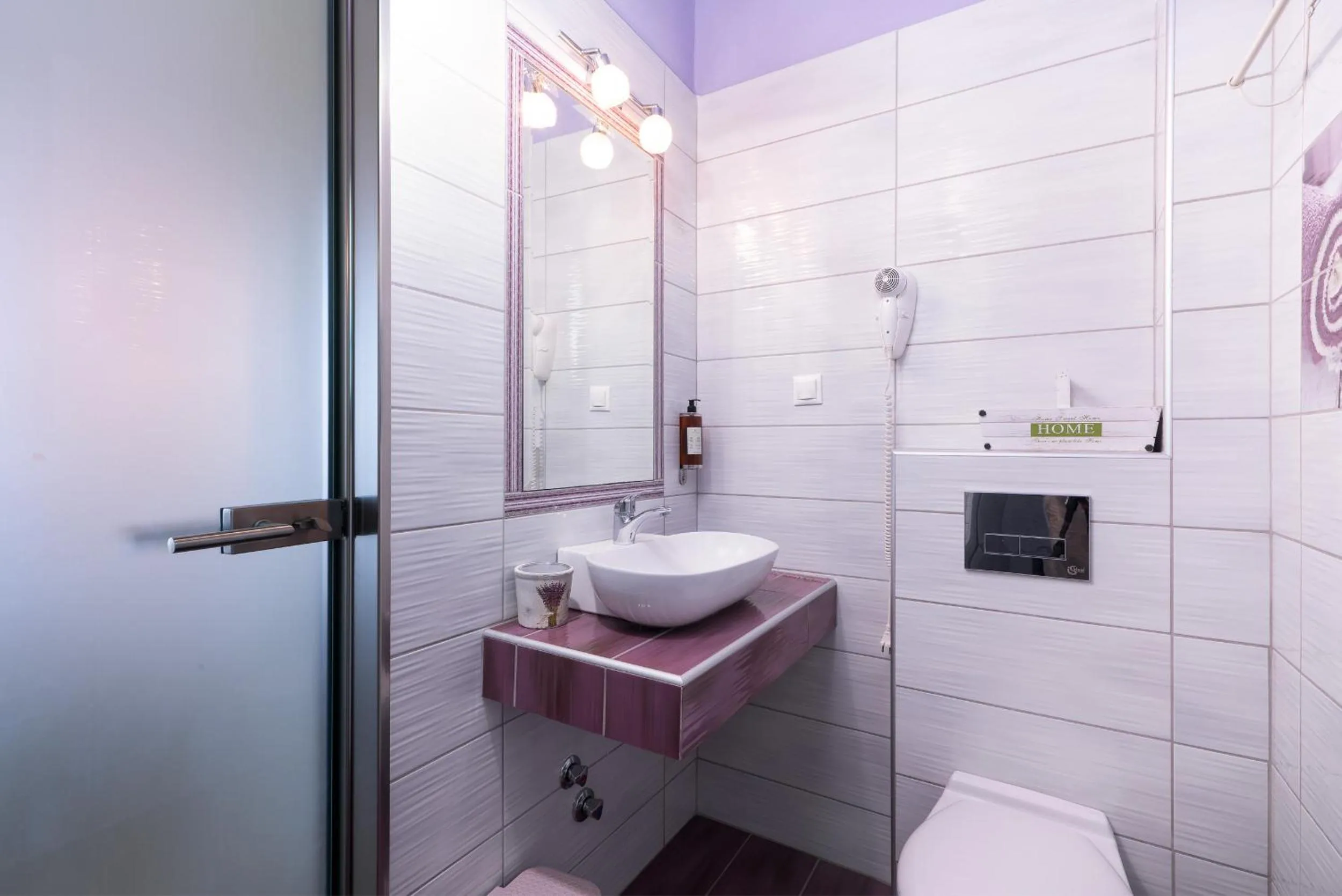 Shower in Villa Anthelion