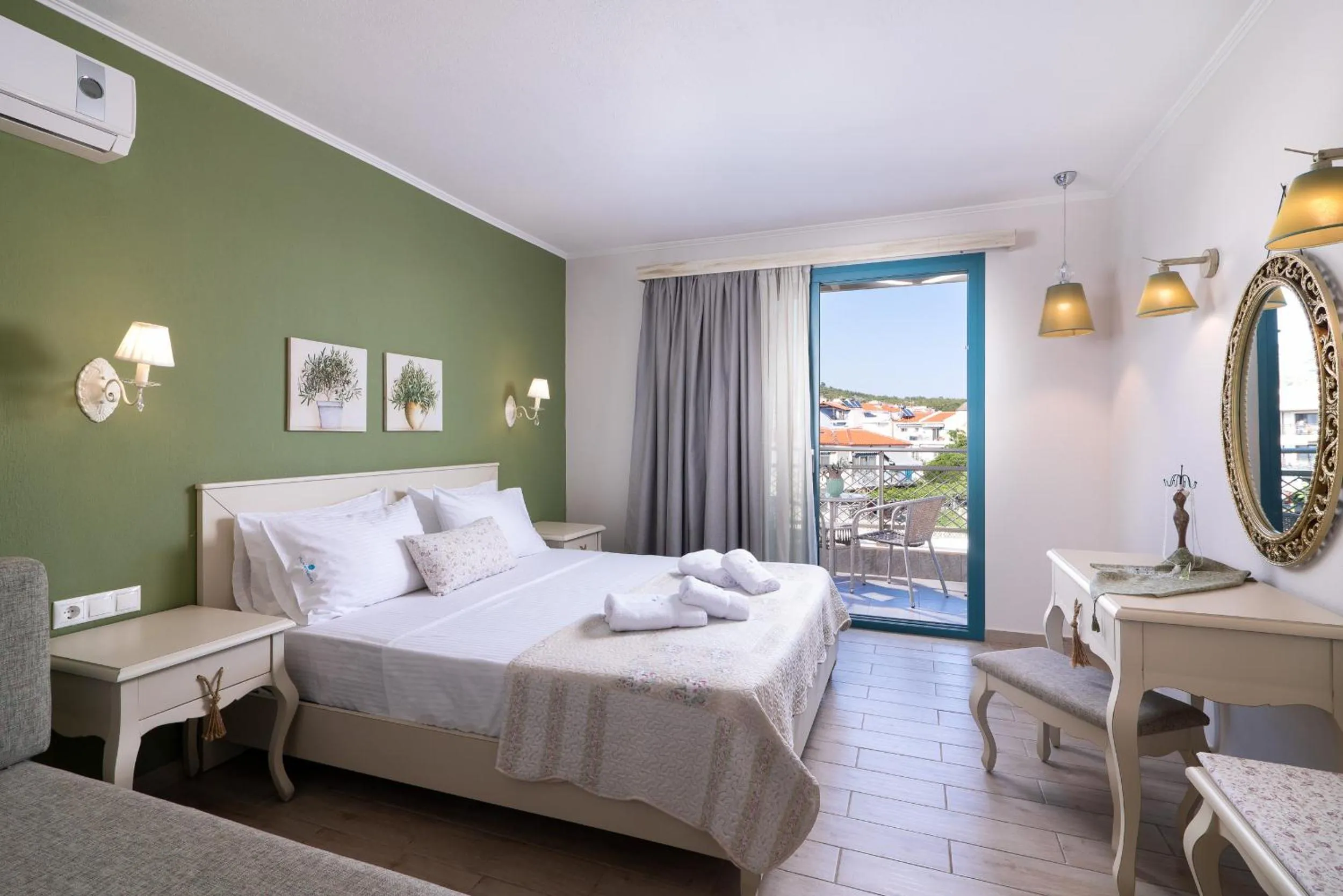 Bed in Villa Anthelion