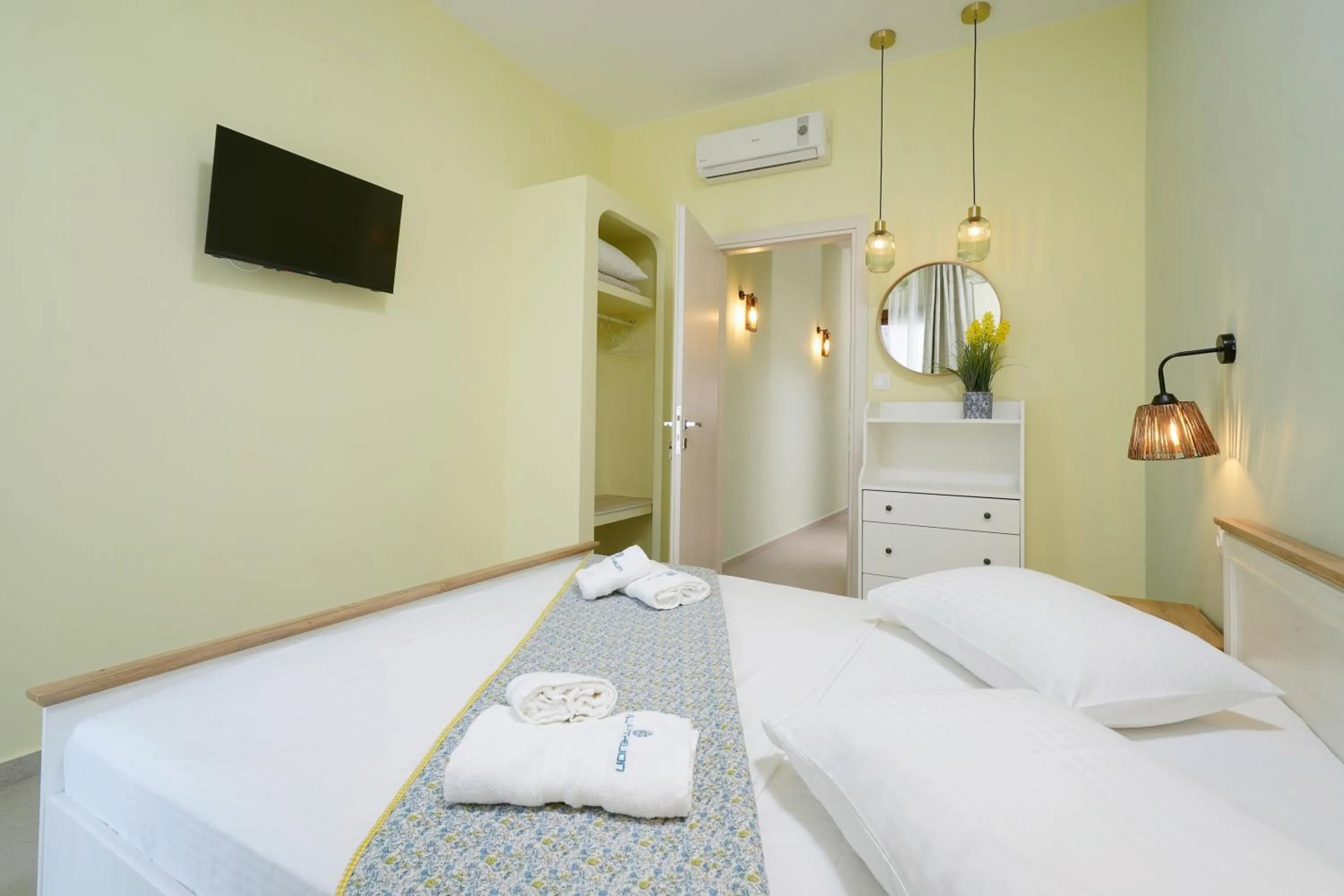 Bed in Villa Anthelion