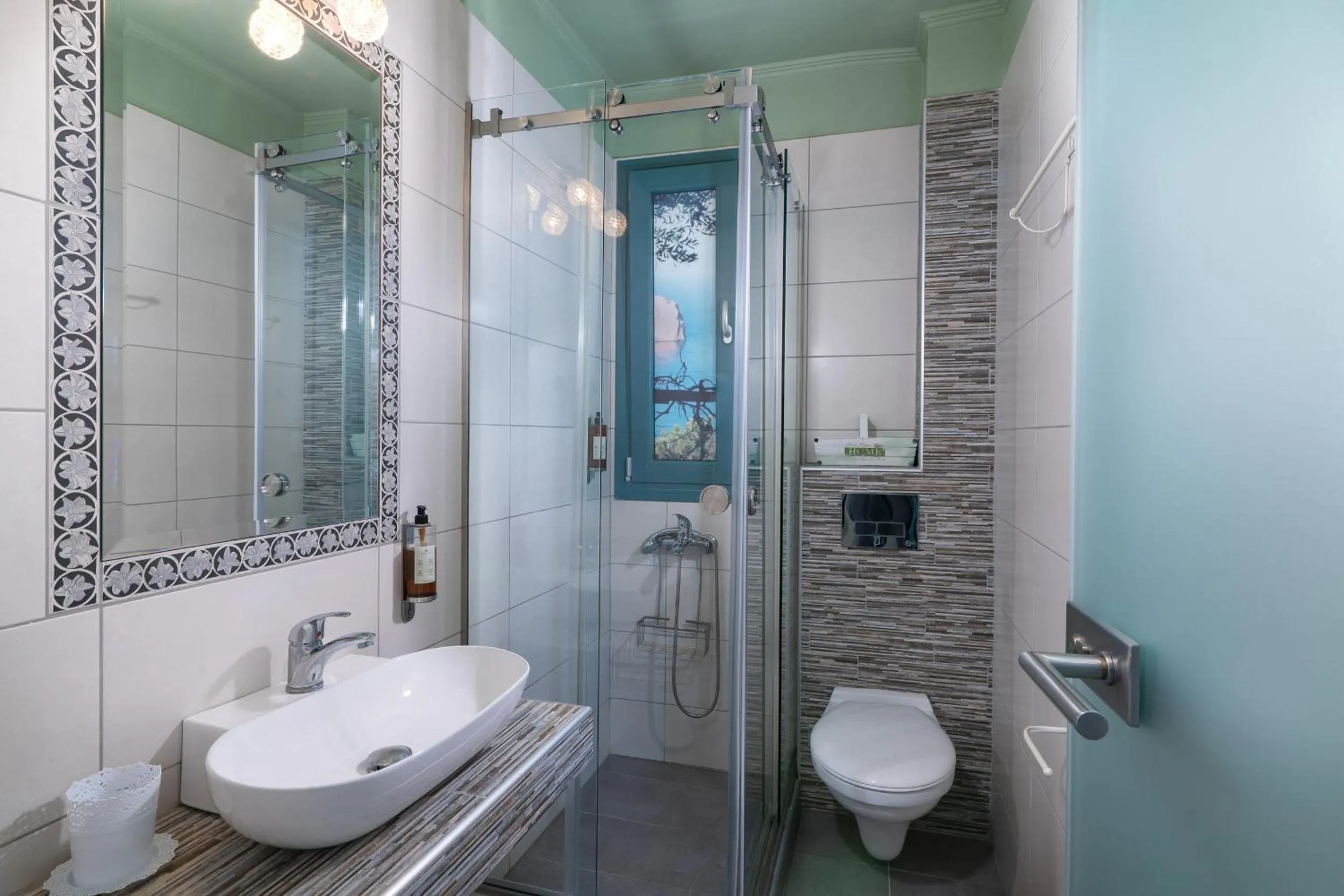 Shower in Villa Anthelion
