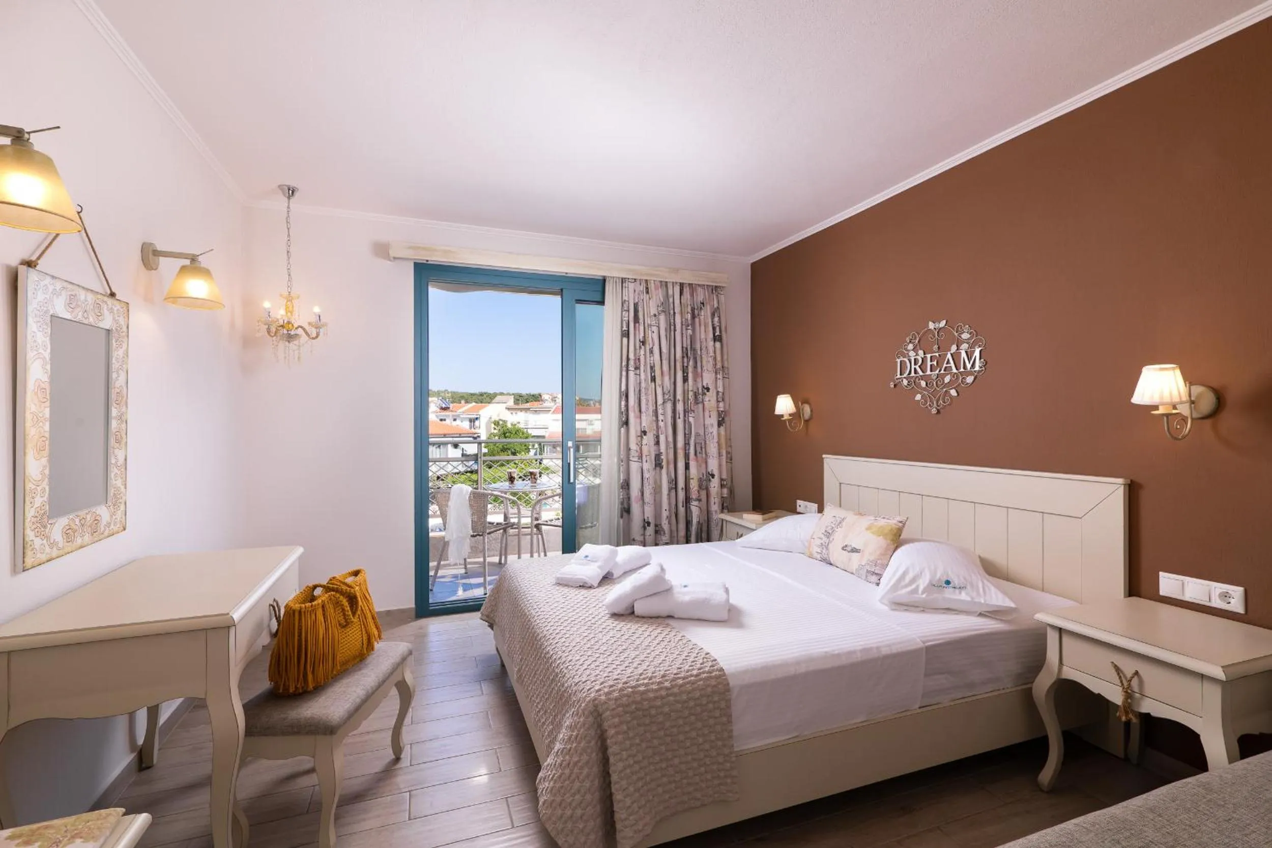Bed in Villa Anthelion