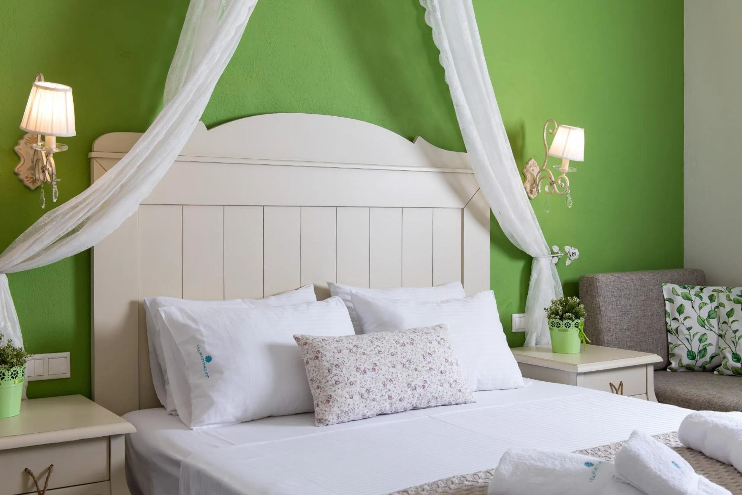 Bed in Villa Anthelion