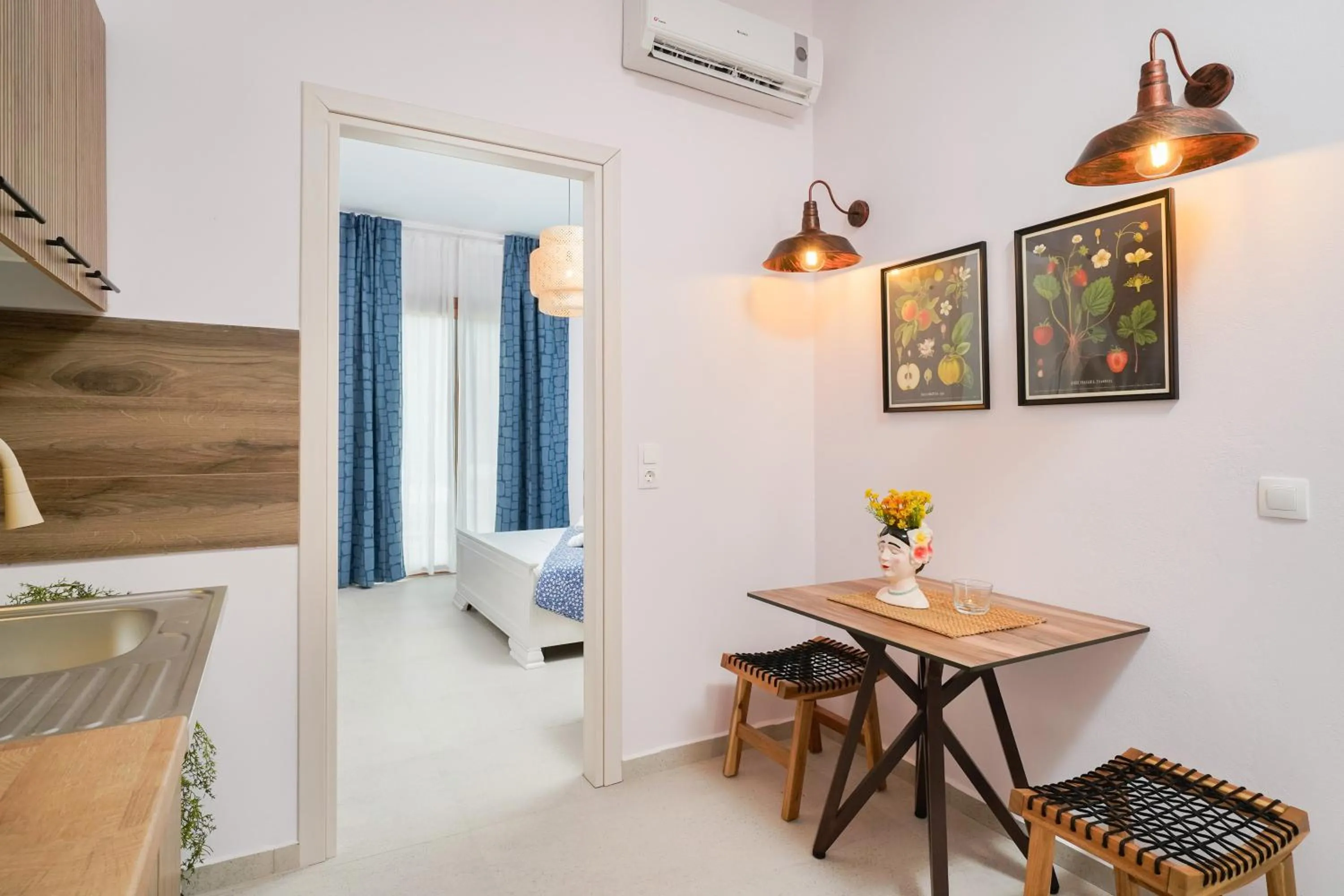 Bed in Villa Anthelion