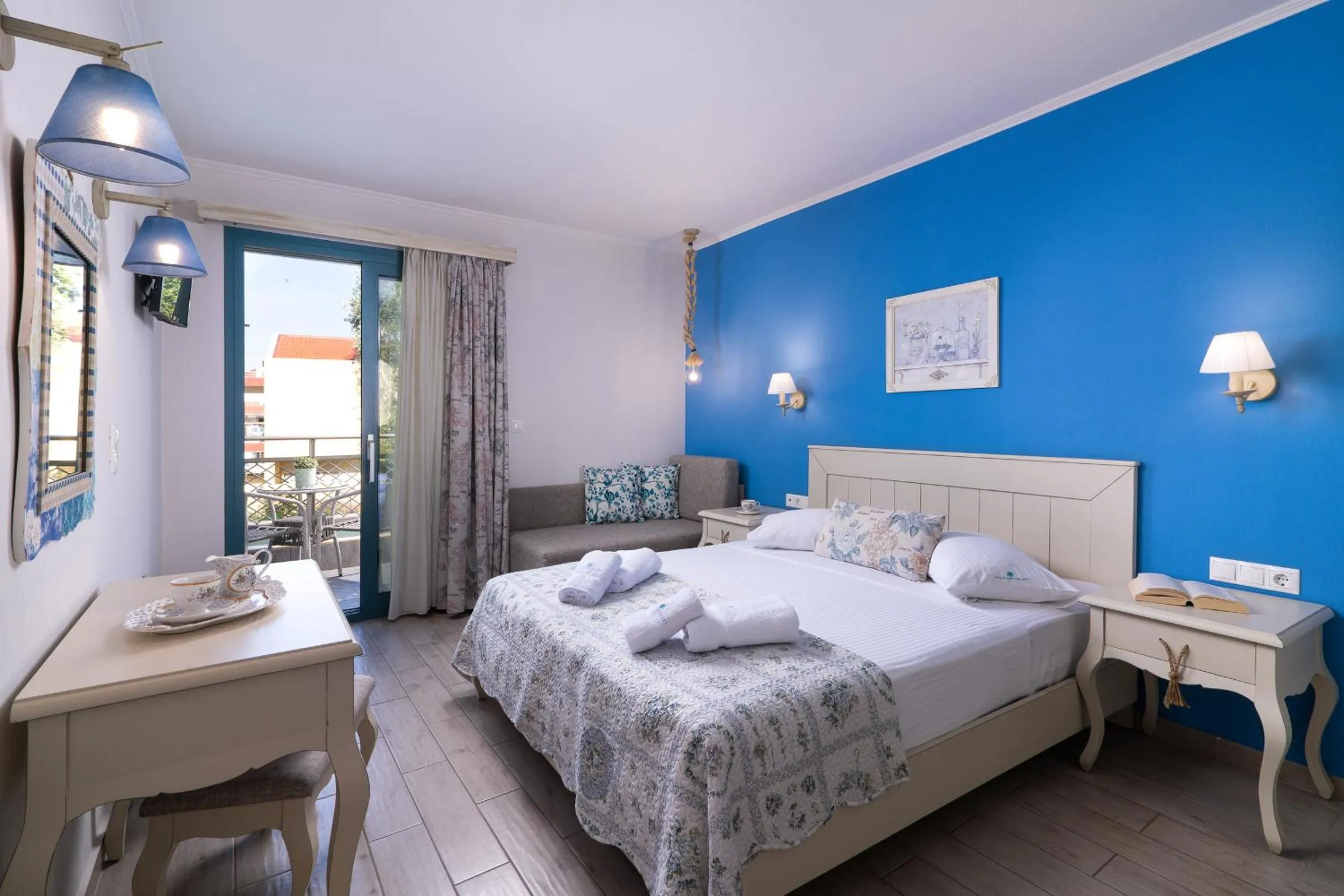Bed in Villa Anthelion