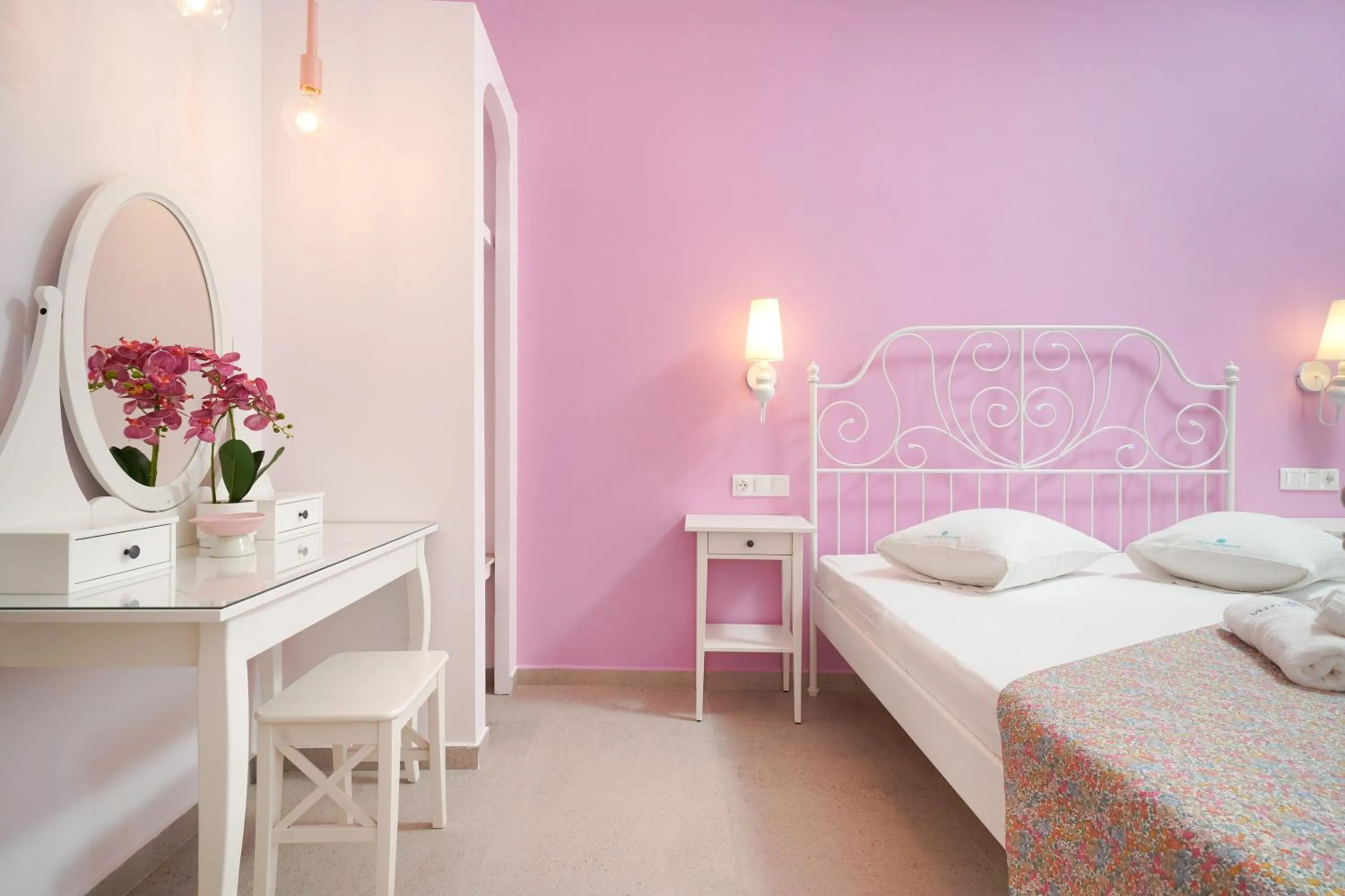 Bed in Villa Anthelion