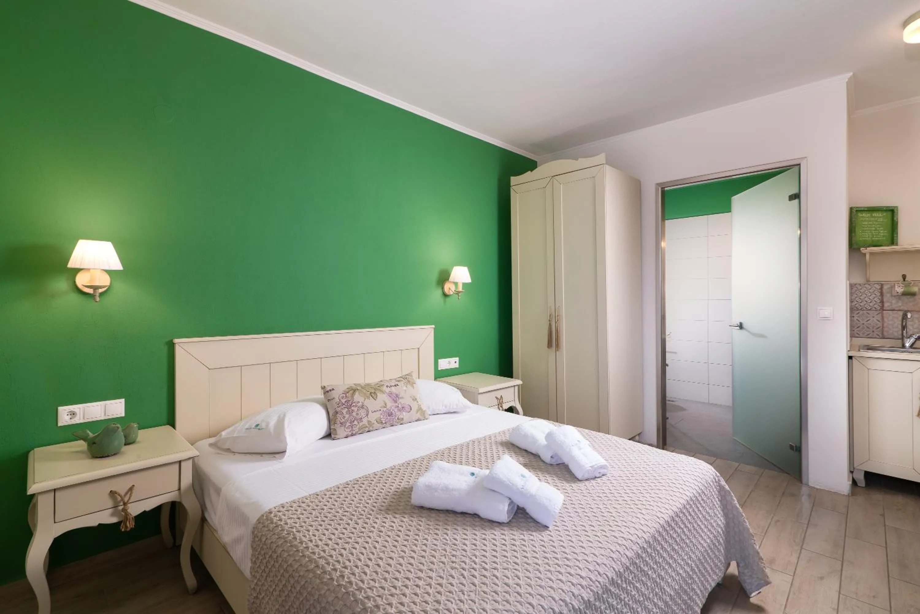 Bed in Villa Anthelion
