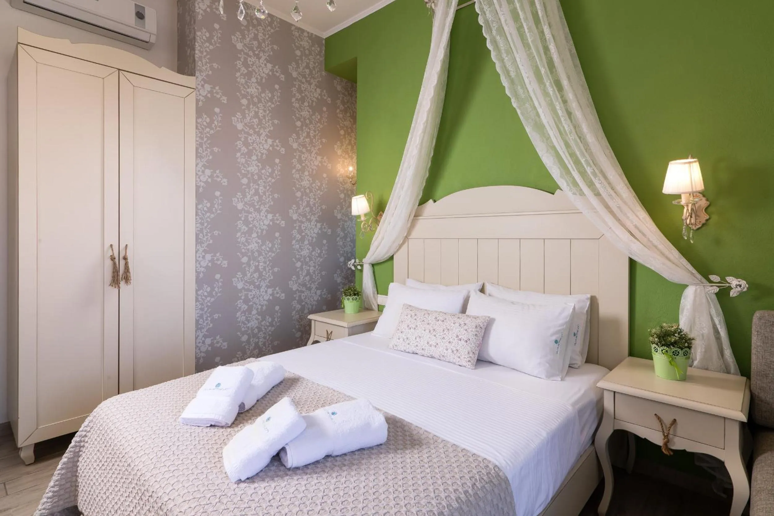 Bedroom, Bed in Villa Anthelion