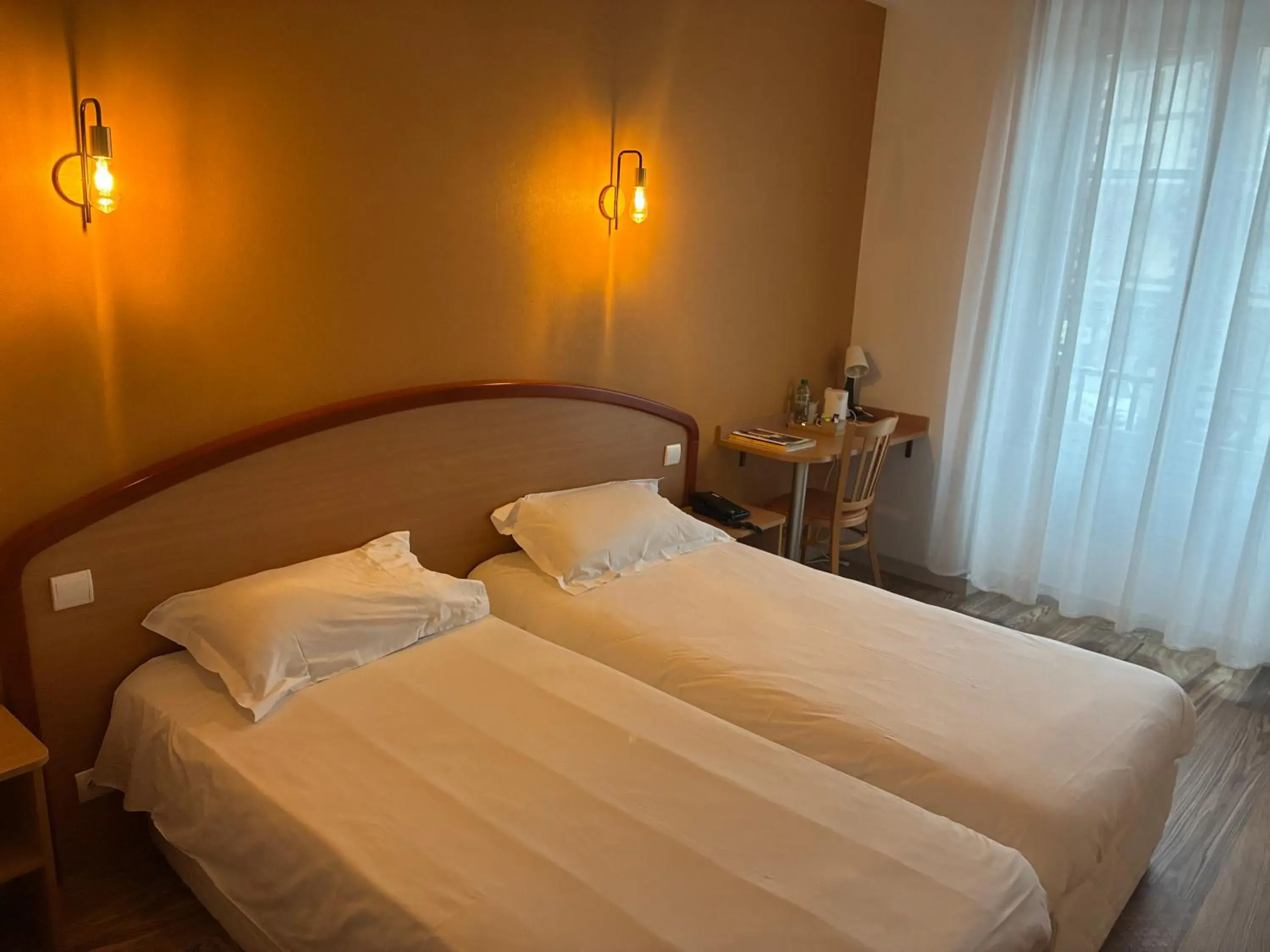 Double or Twin Room in Logis Hôtel du Commerce Double or Twin Room in Logis Hôtel du Commerce