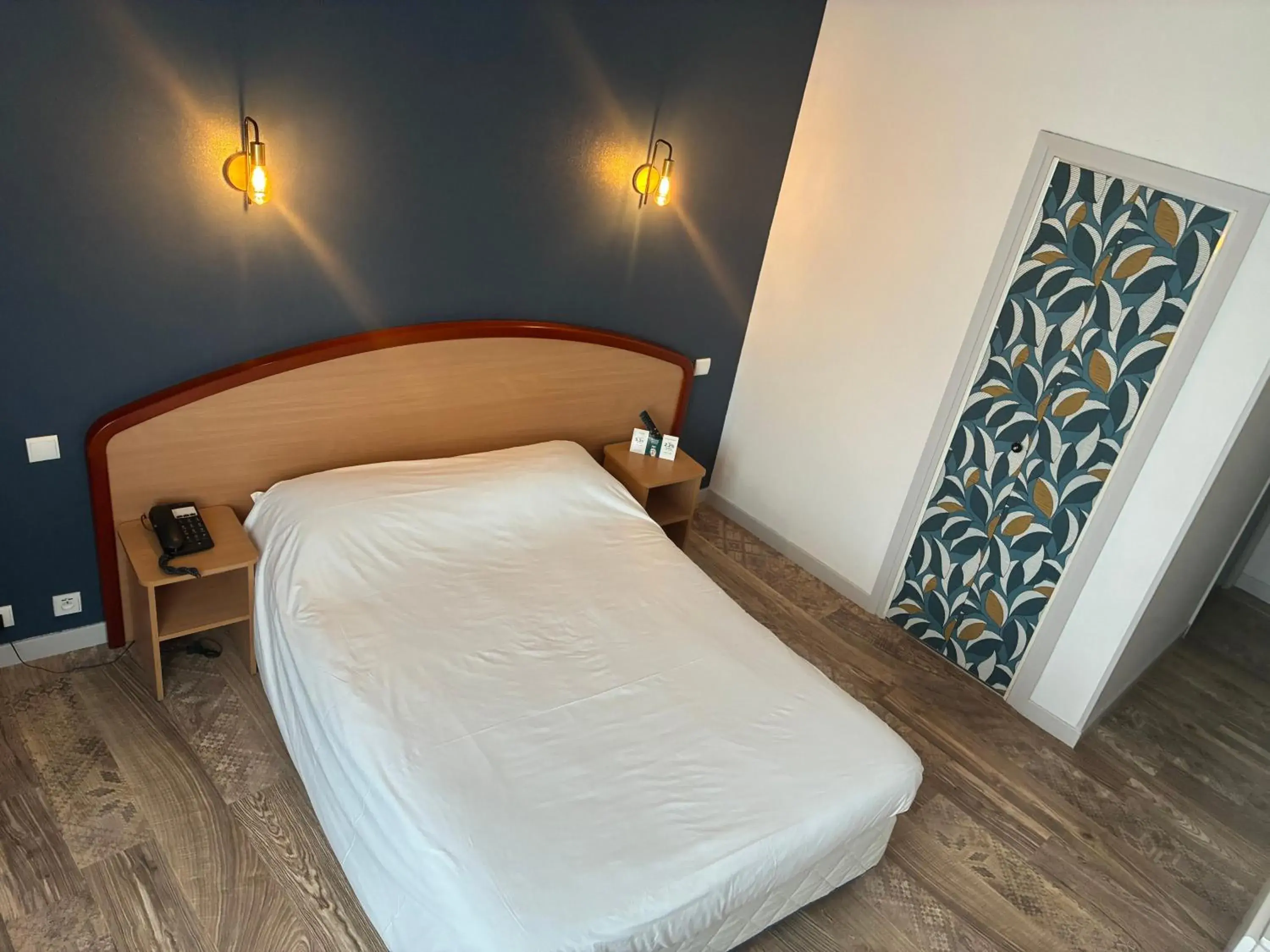 Standard Double Room in Logis Hôtel du Commerce Standard Double Room in Logis Hôtel du Commerce