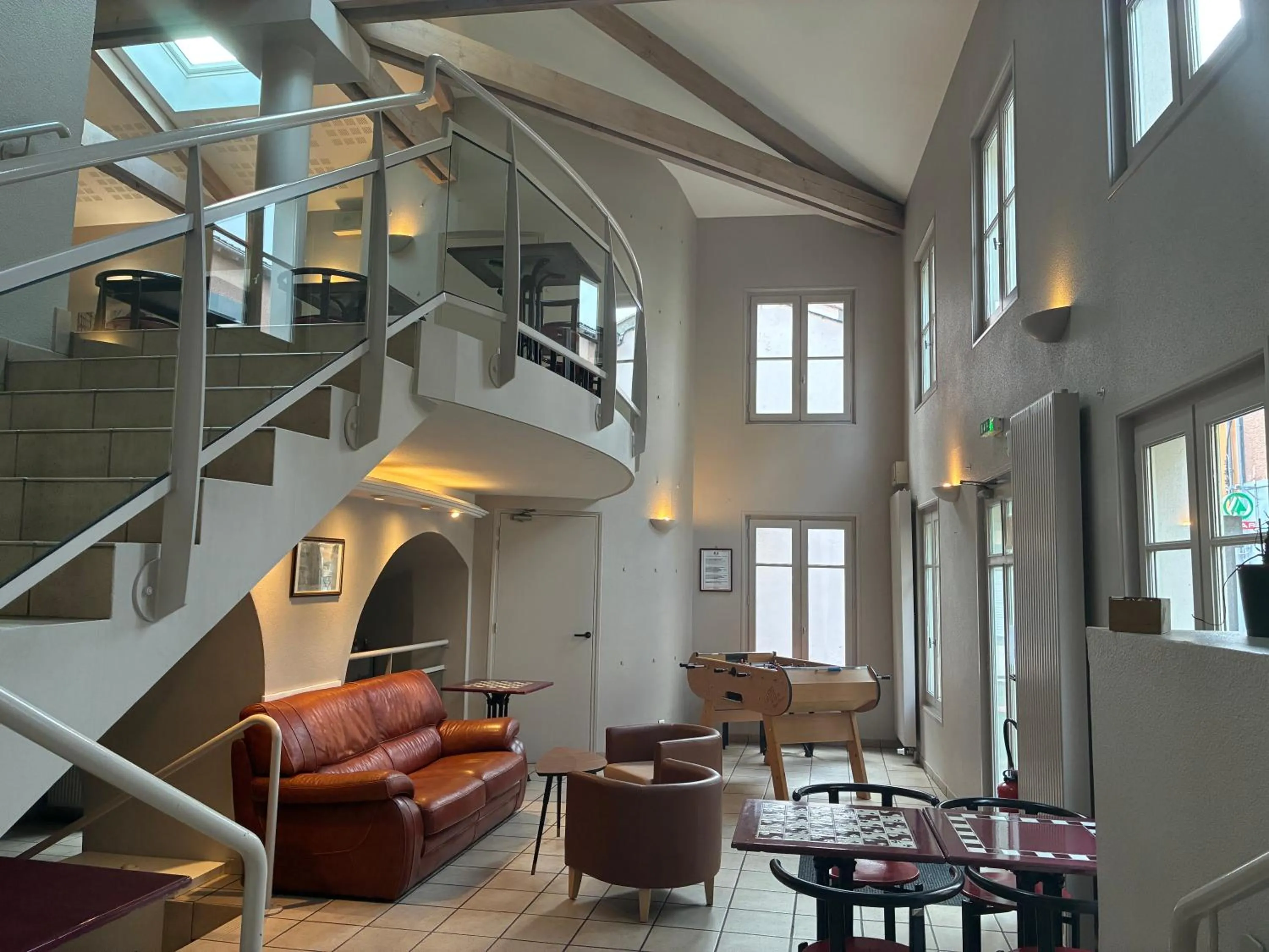 Game Room in Logis Hôtel du Commerce