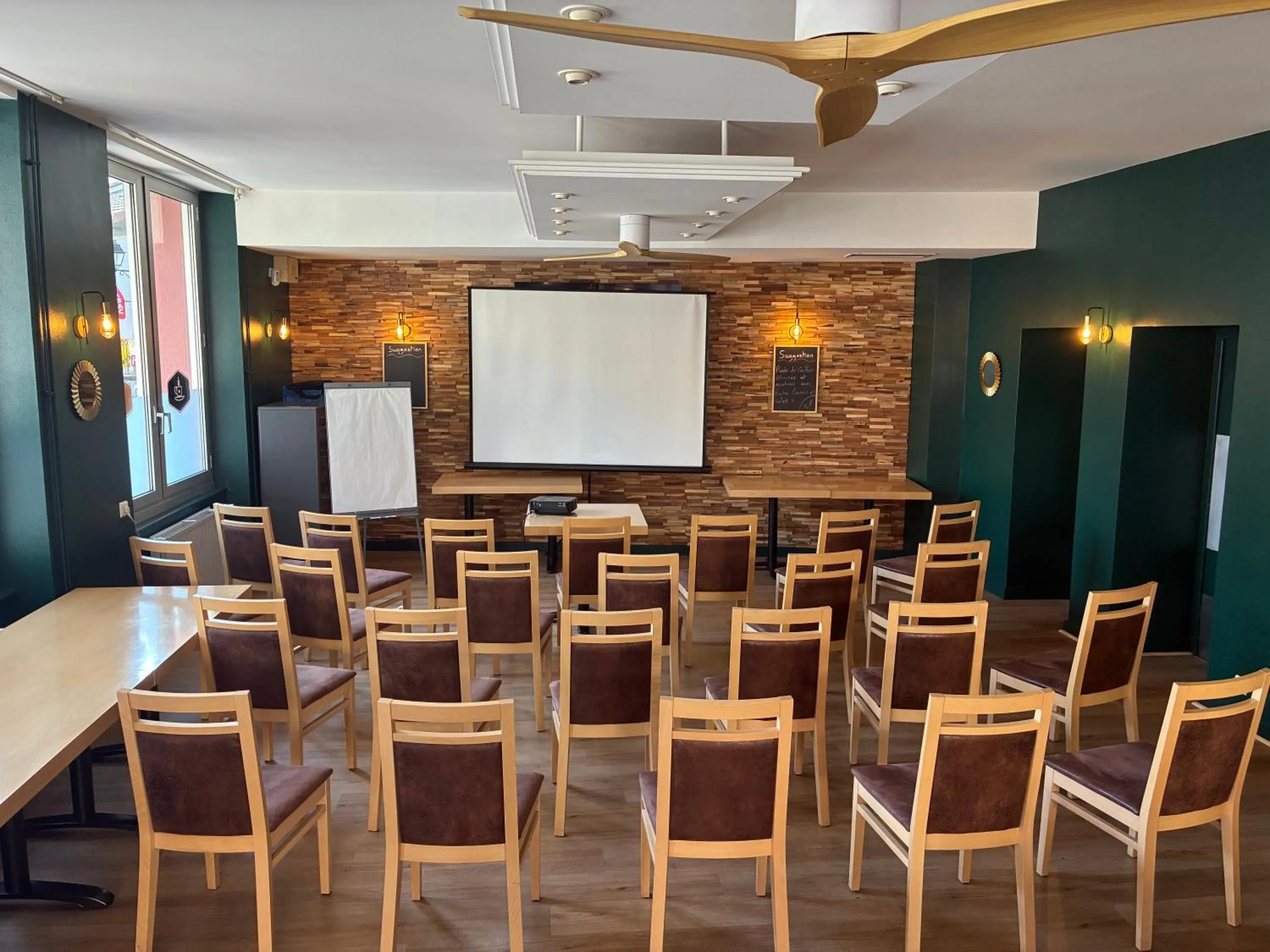 Meeting/conference room in Logis Hôtel du Commerce