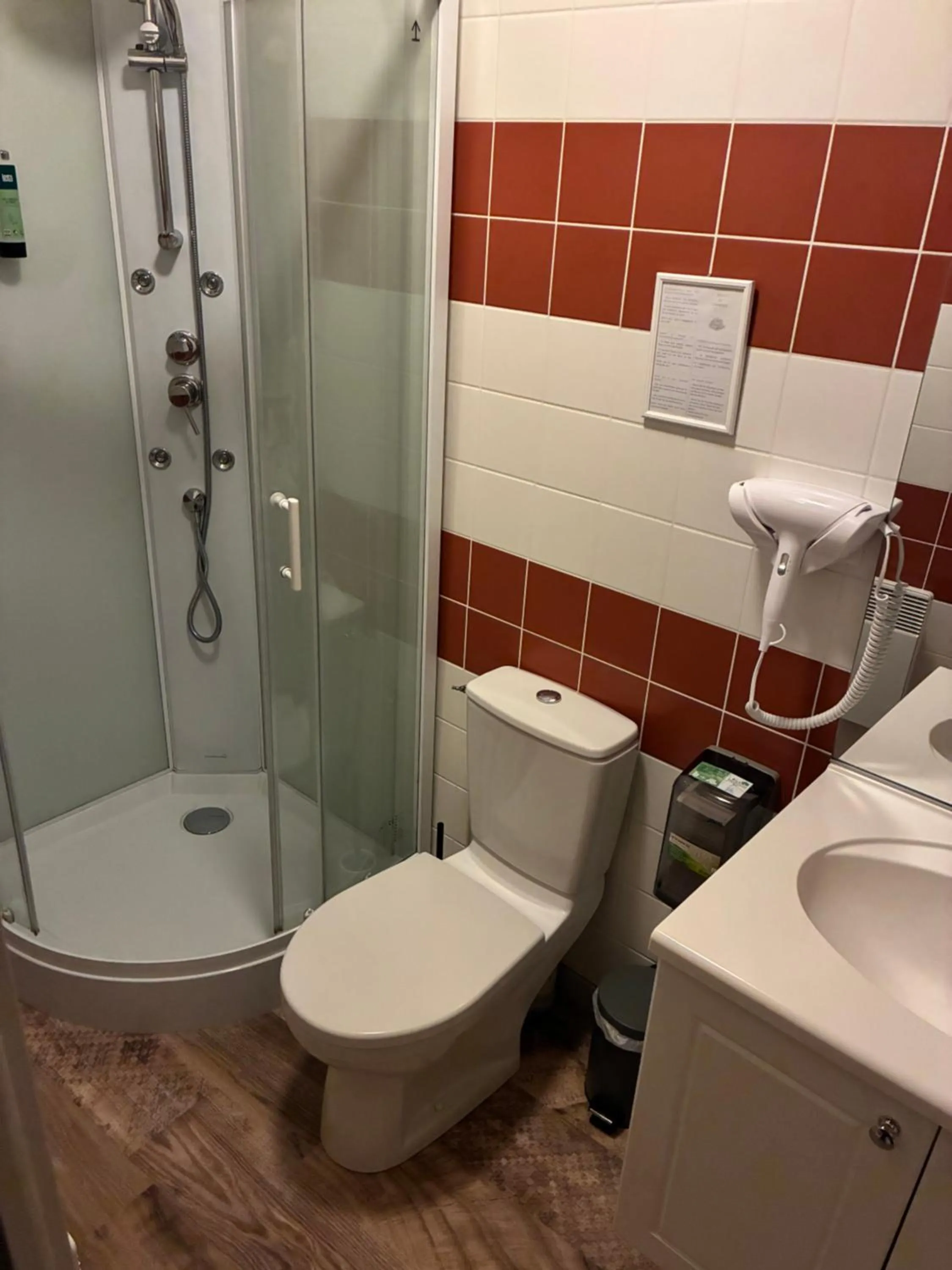 Logis Hôtel du Commerce