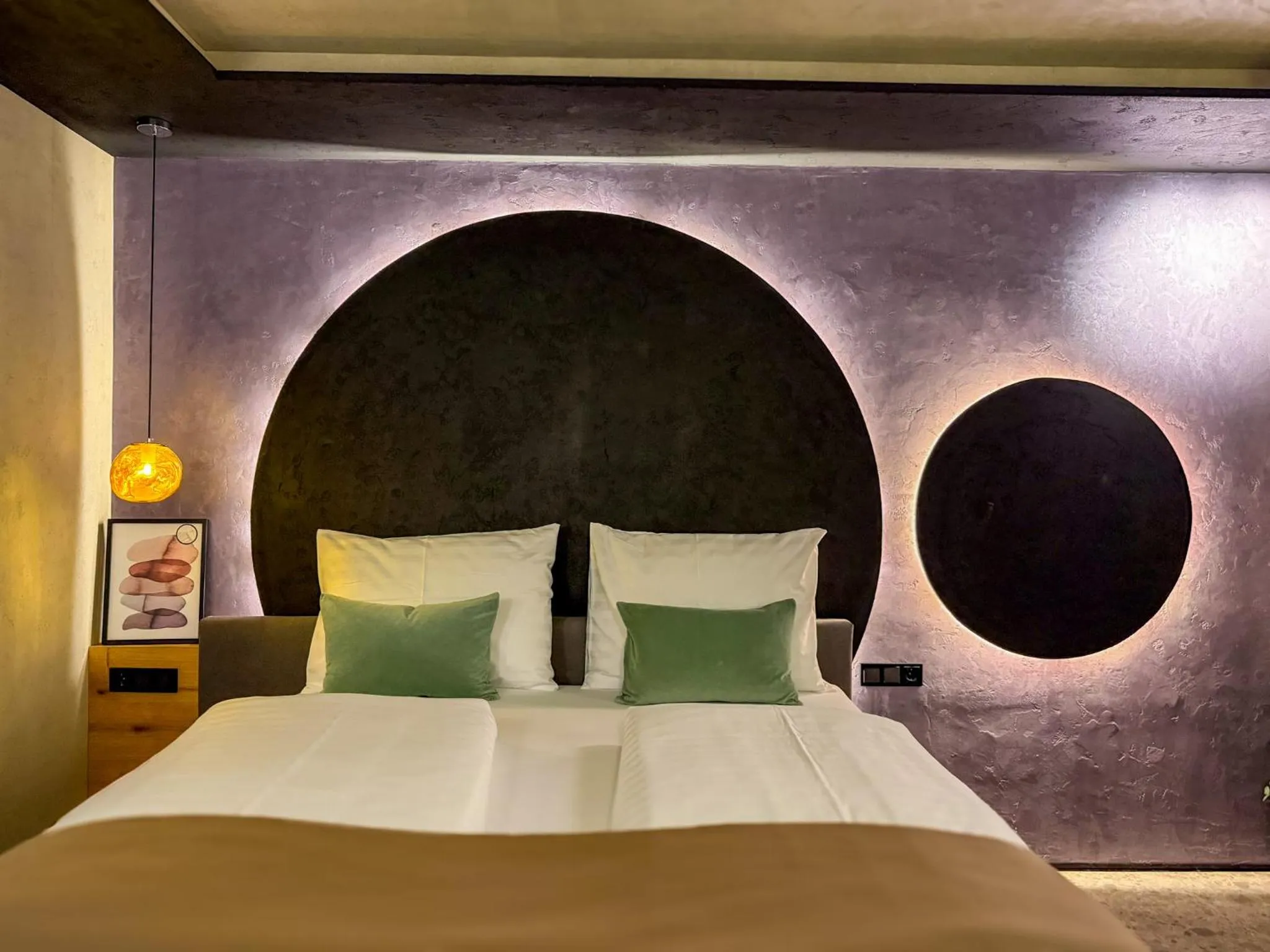 room service, Bed in zum Senner Suites Zillertal