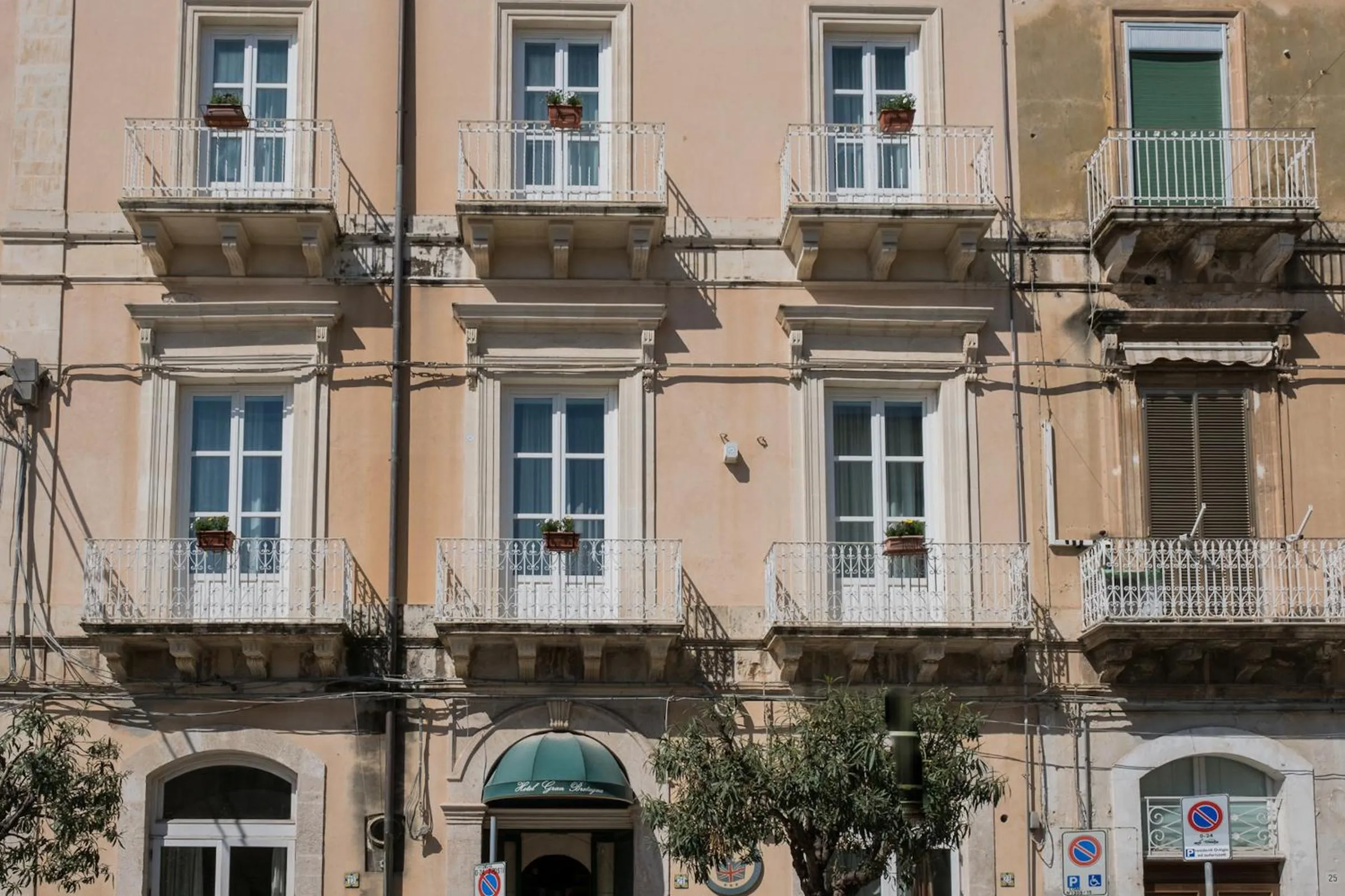 Property building in Hotel Gran Bretagna Ortigia
