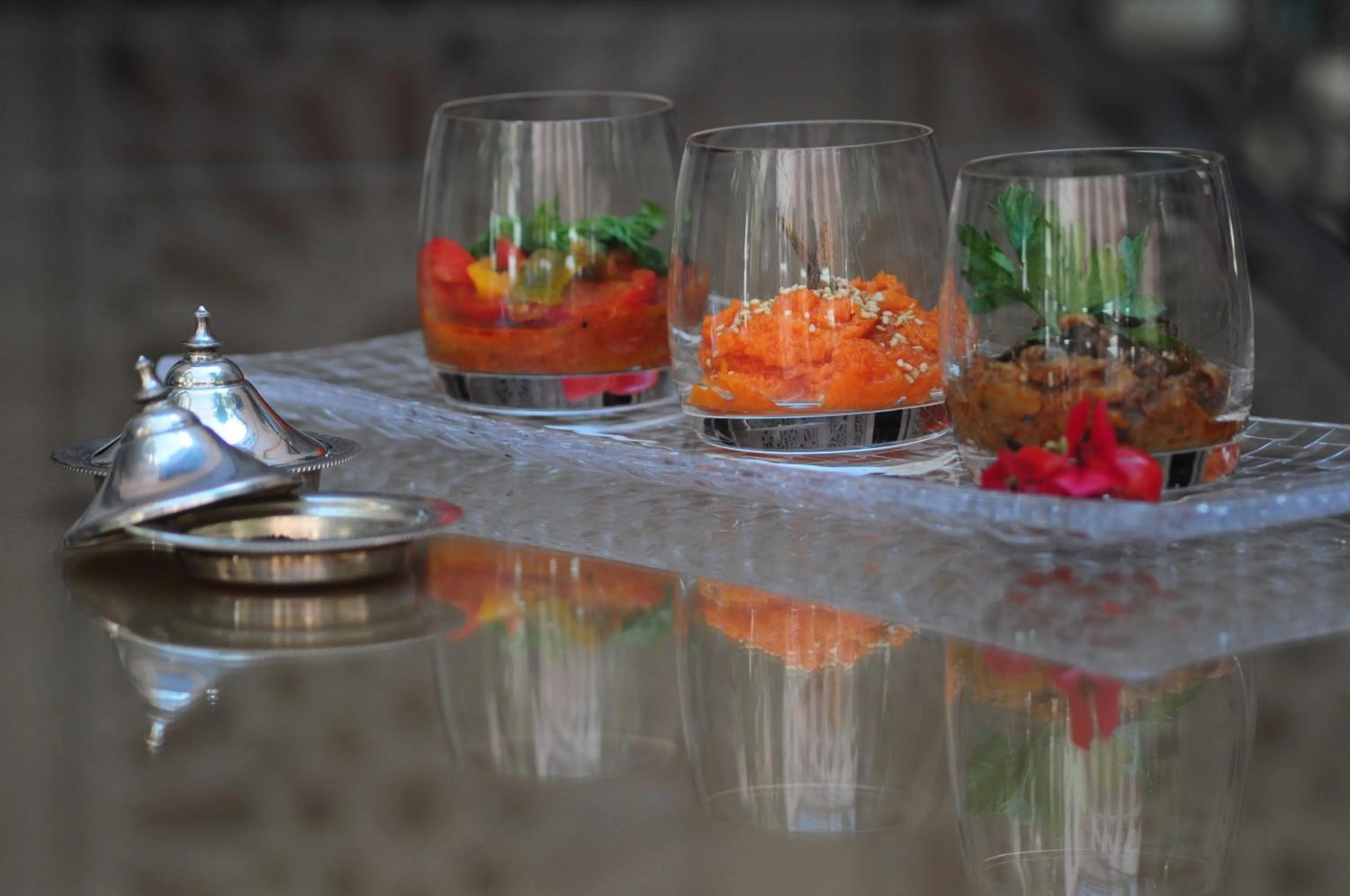 Restaurant/places to eat in Riad Noir d'Ivoire