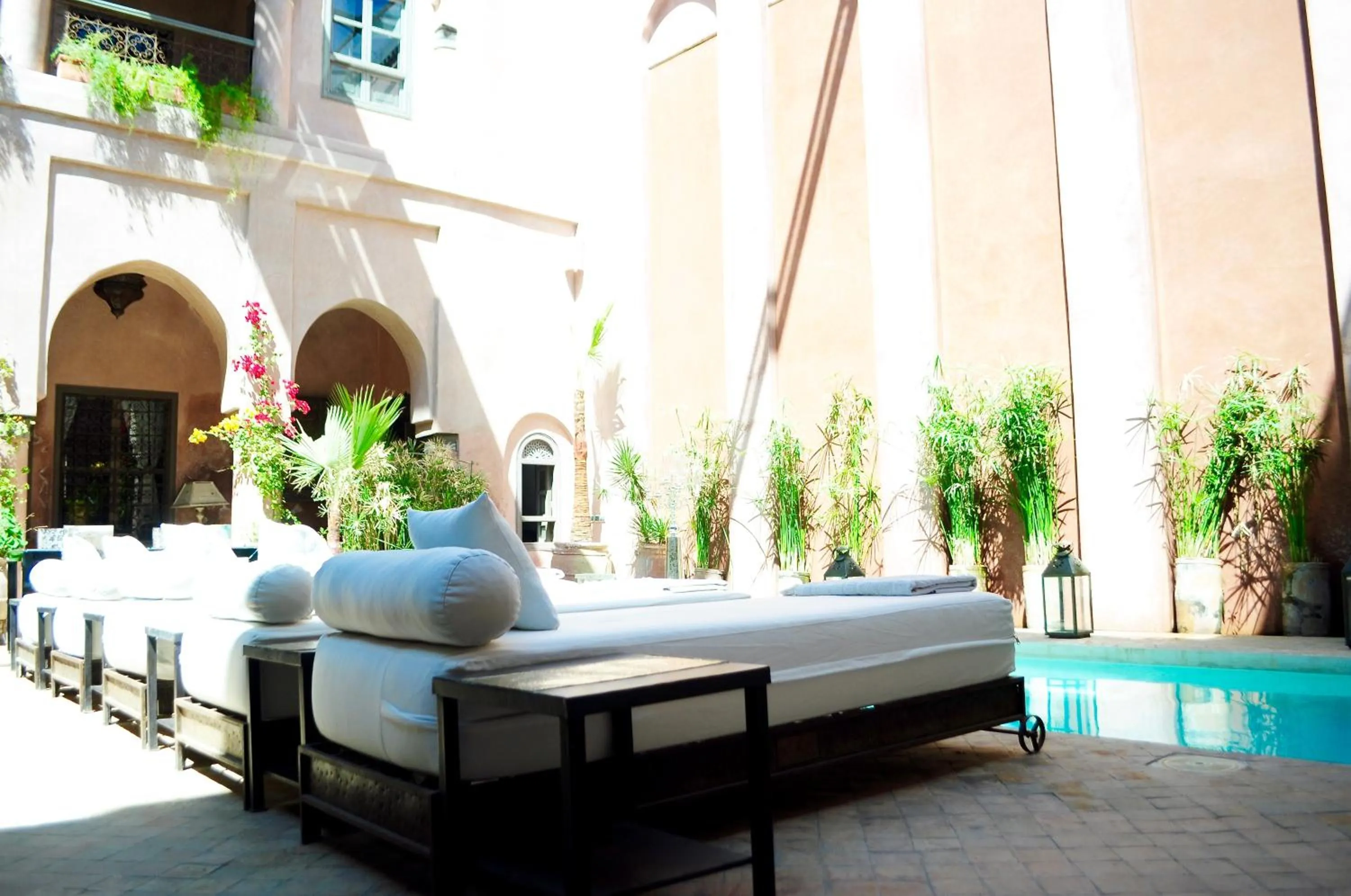 Swimming pool in Riad Noir d'Ivoire