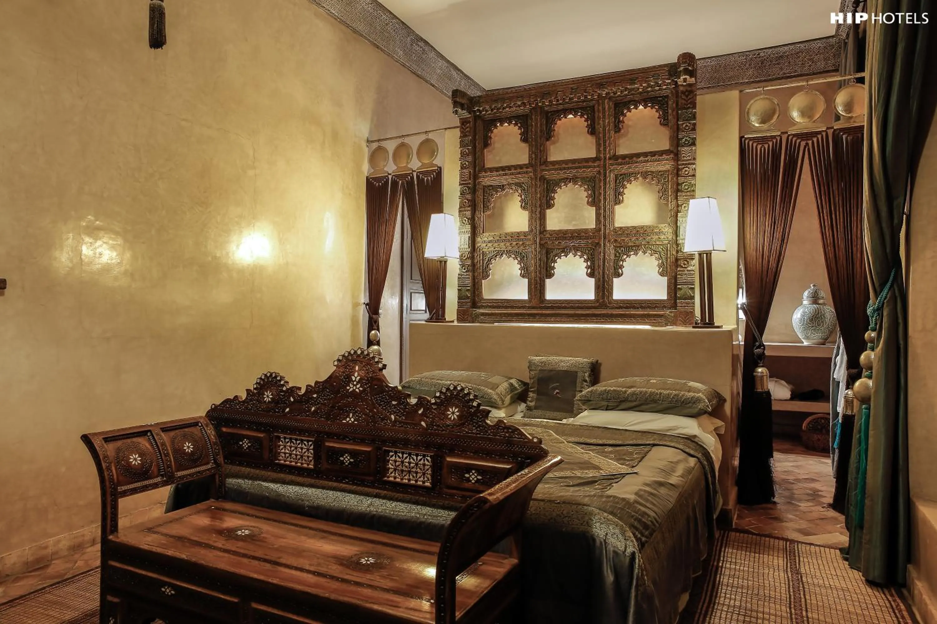 Photo of the whole room, Bed in Riad Noir d'Ivoire