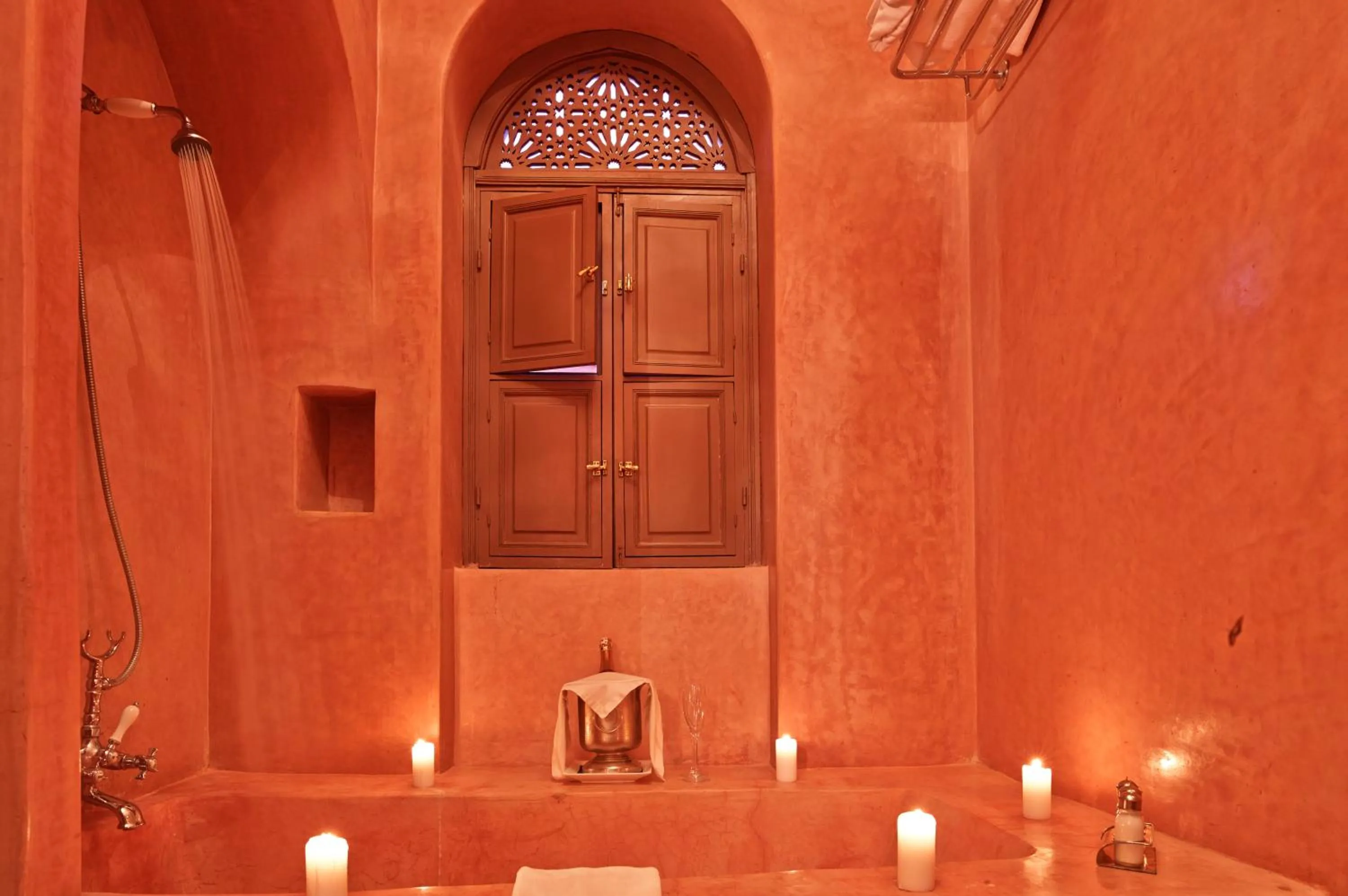 Shower in Riad Noir d'Ivoire