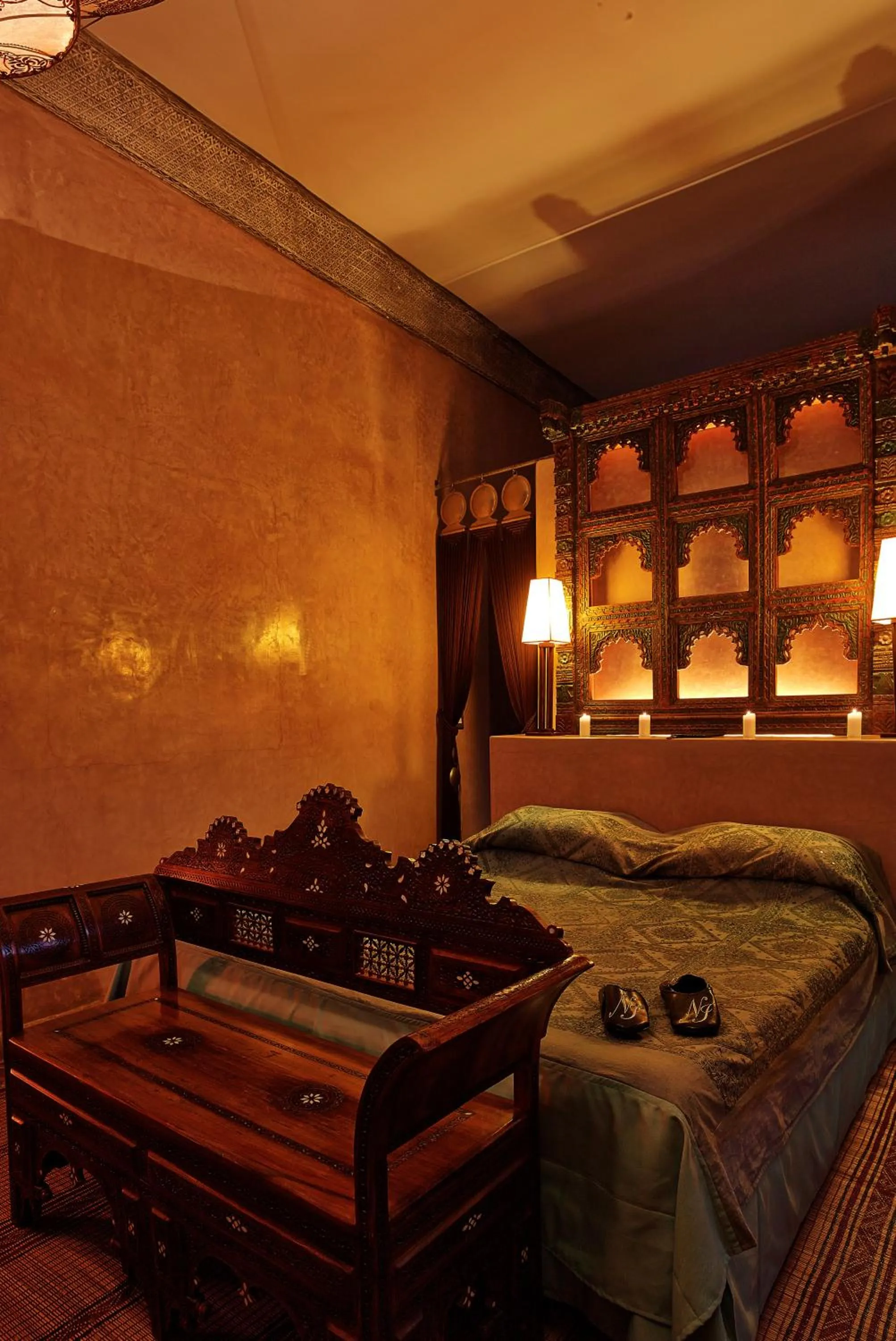 Photo of the whole room, Bed in Riad Noir d'Ivoire