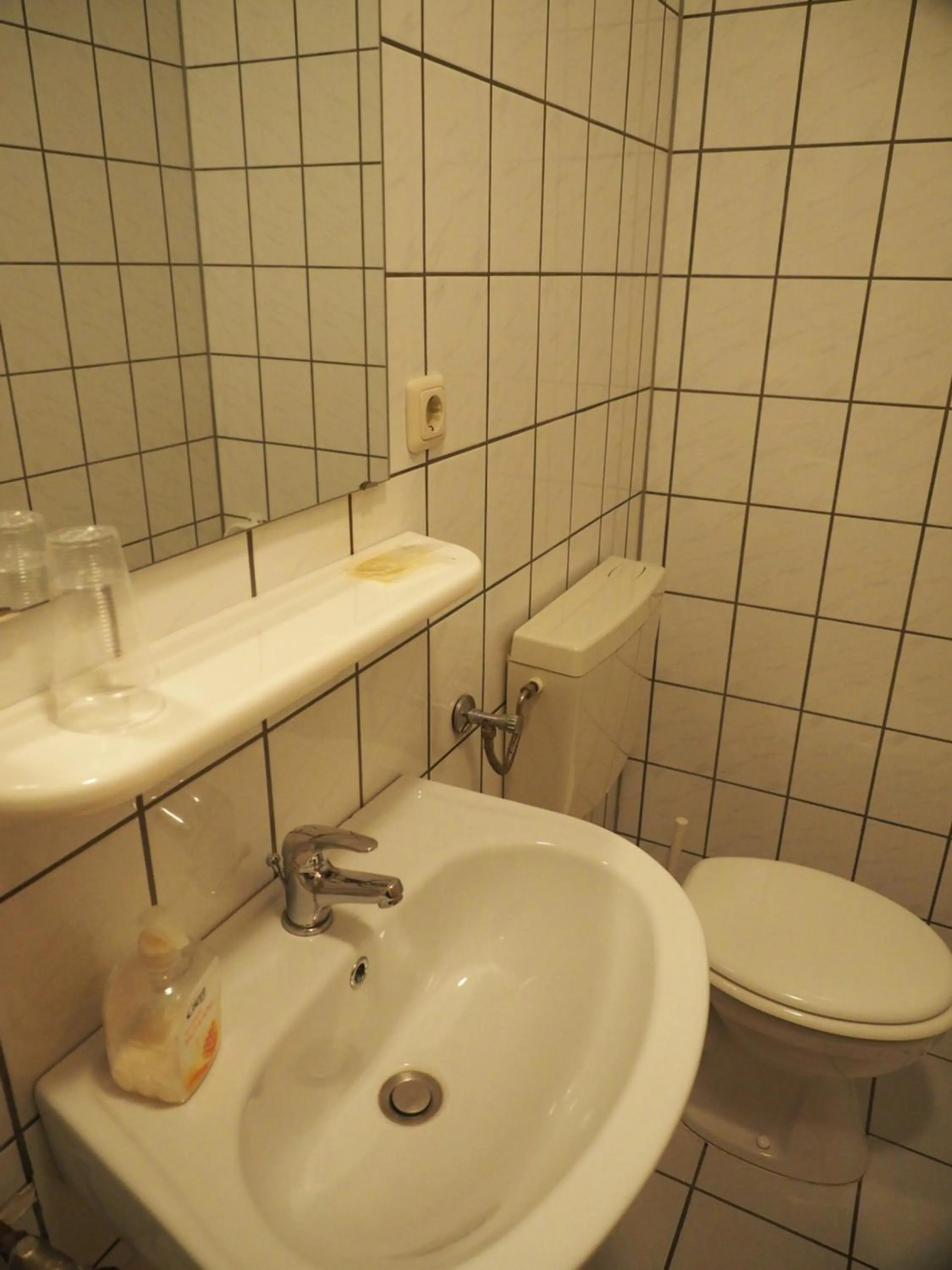 Bathroom in Messe Motel Laatzen