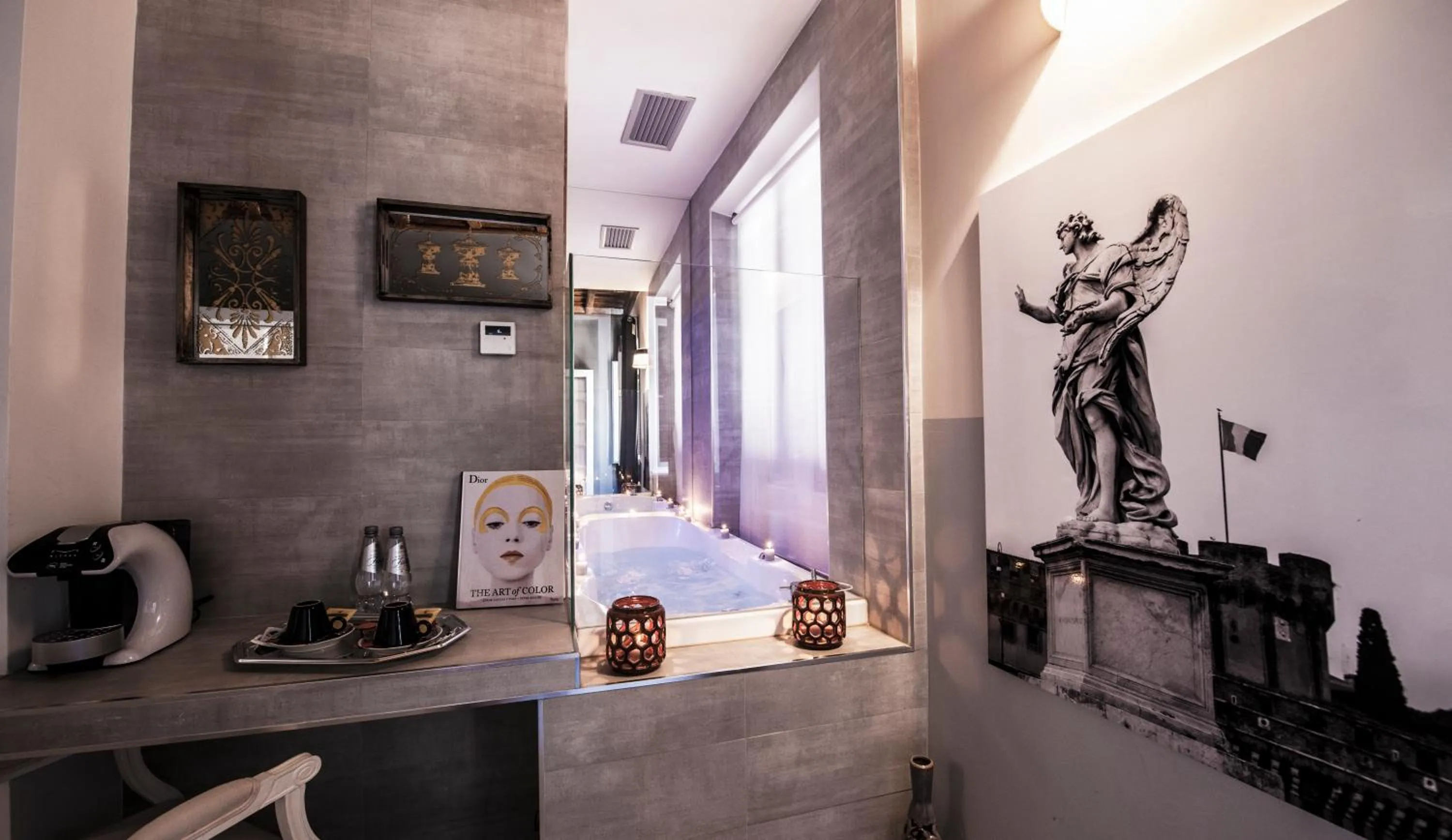 Photo of the whole room in Town House Spagna- luxury Rooms with Jacuzzi Bath